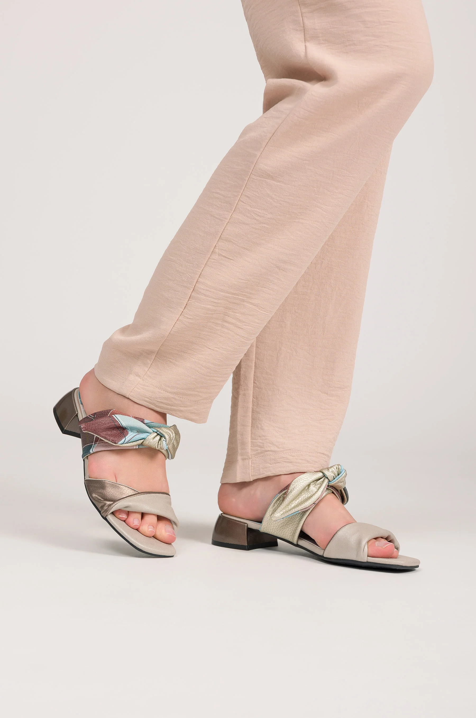 Auralis heeled sandals with knot - Image 2