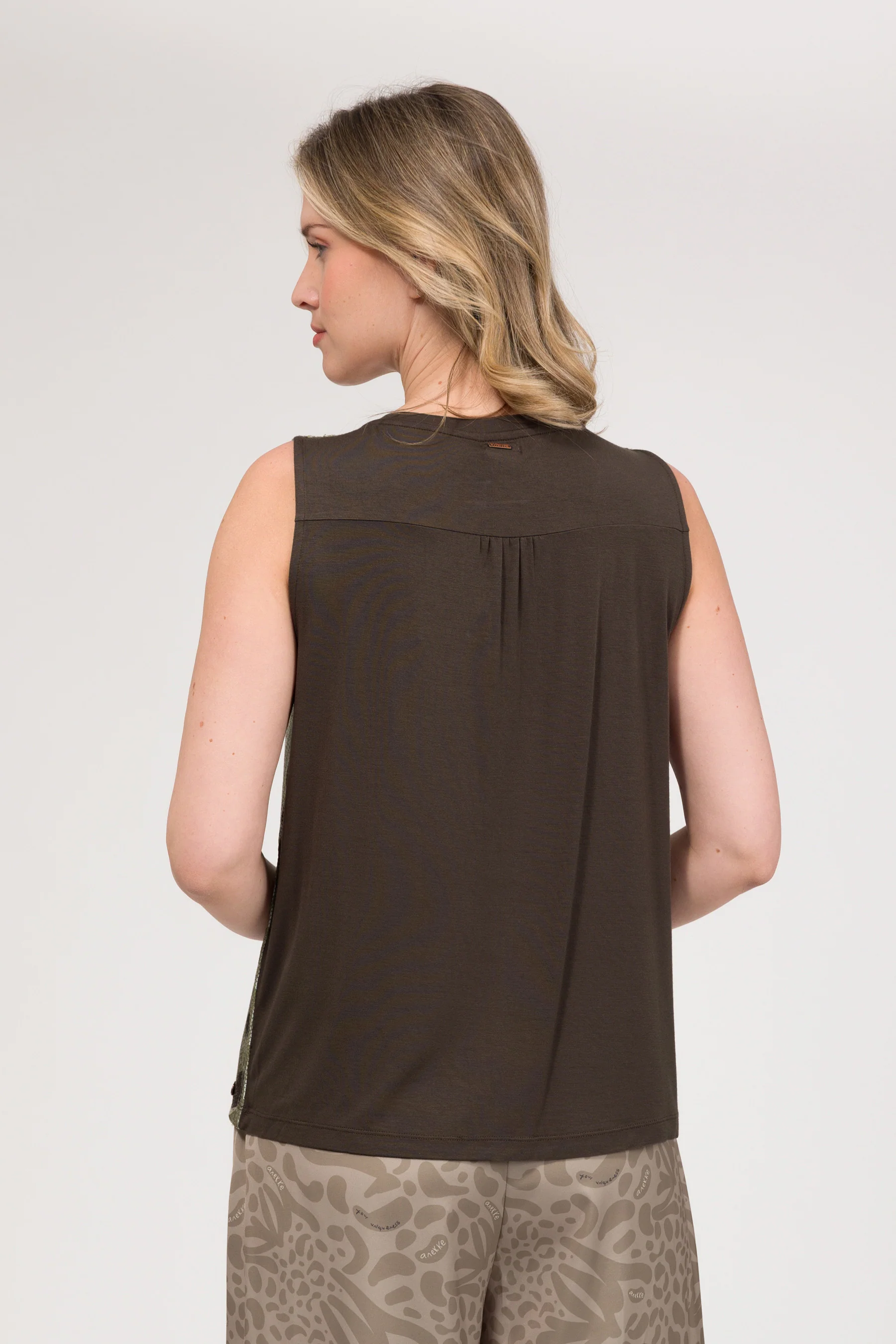 Beige sequin T-shirt - Image 4