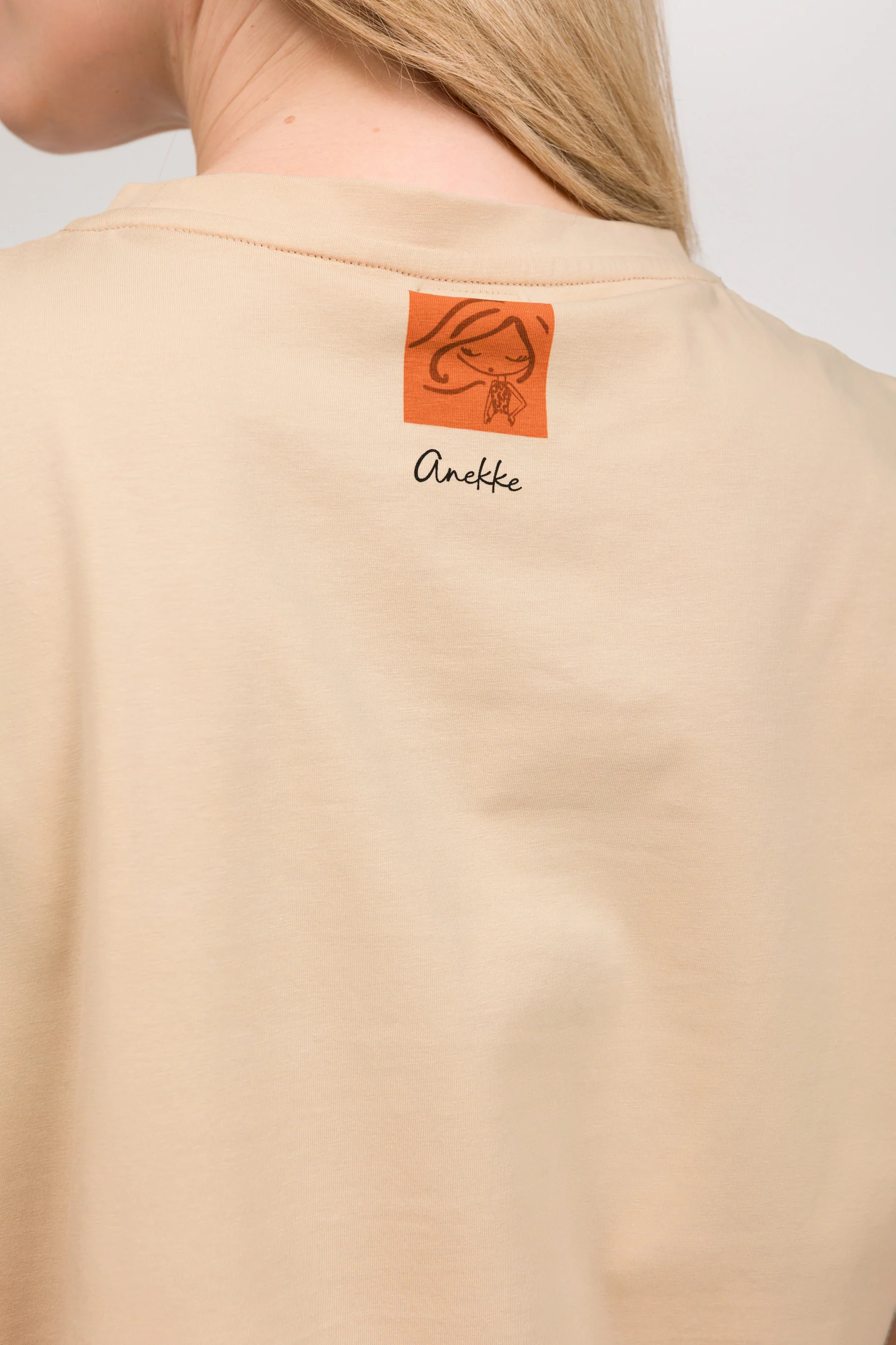 Beige short-sleeve T-shirt - Image 4