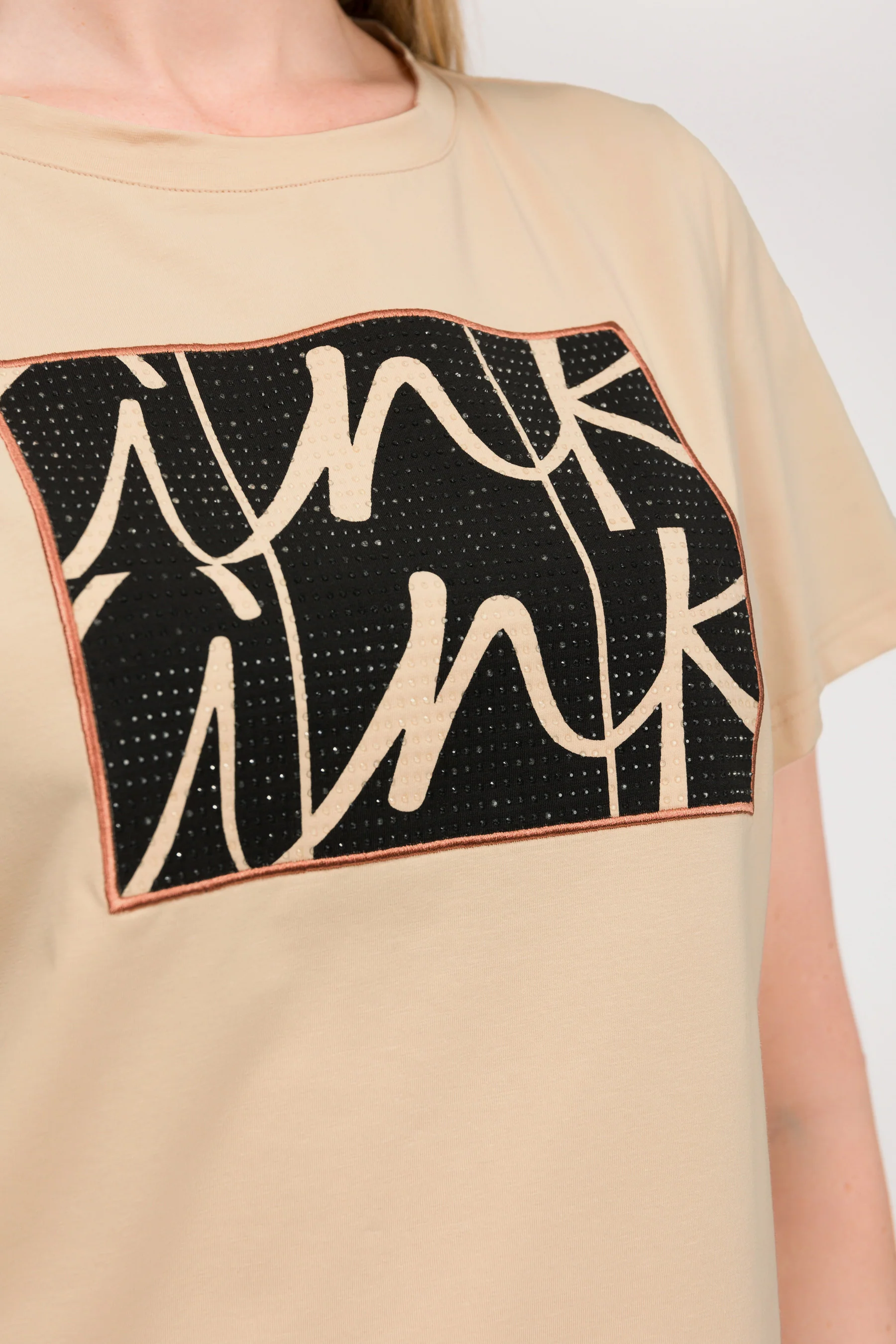 Beige short-sleeve T-shirt - Image 5