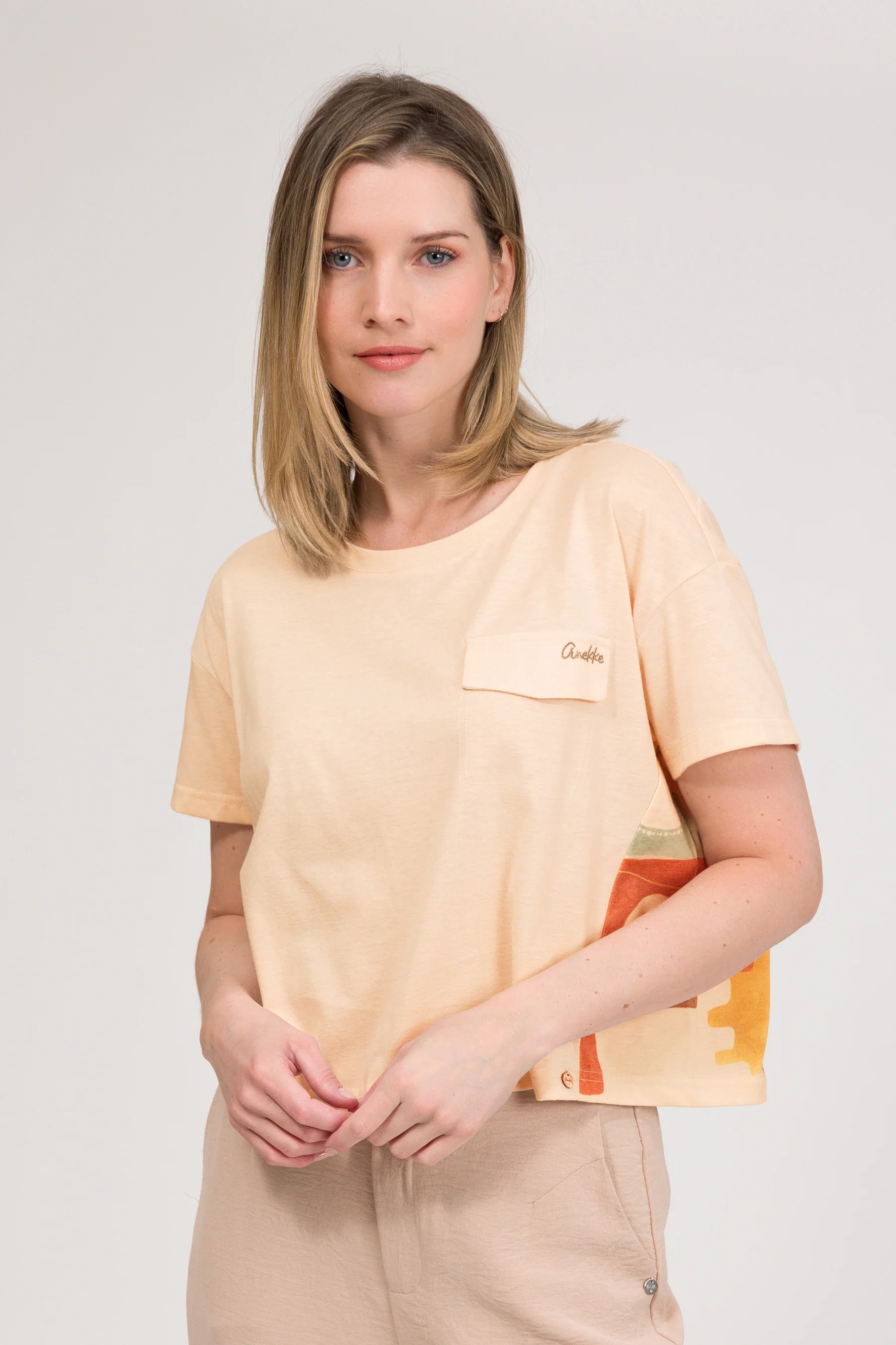 Beige short-sleeve T-shirt - Image 2