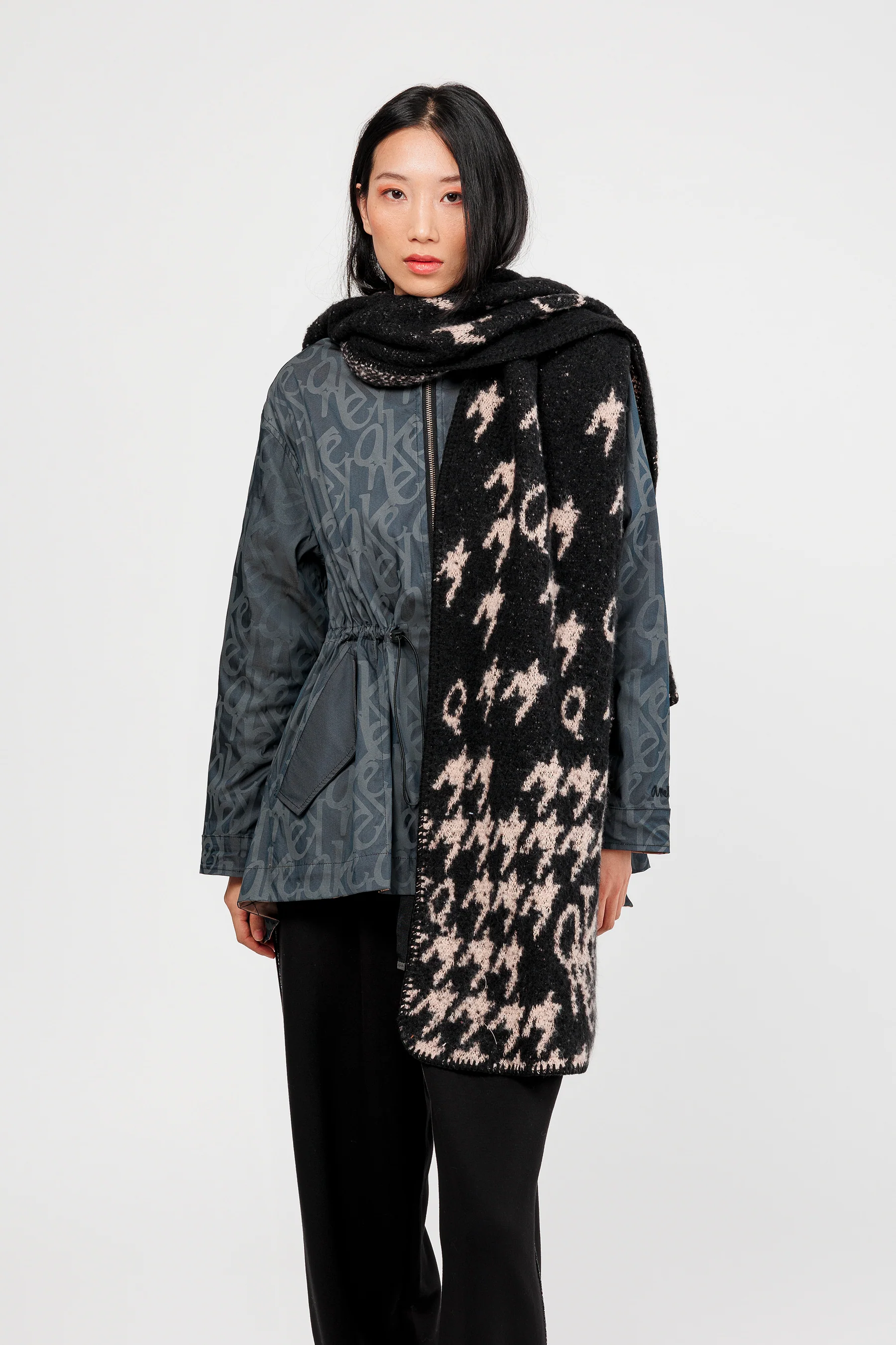 Black & beige hooded scarf - Image 2