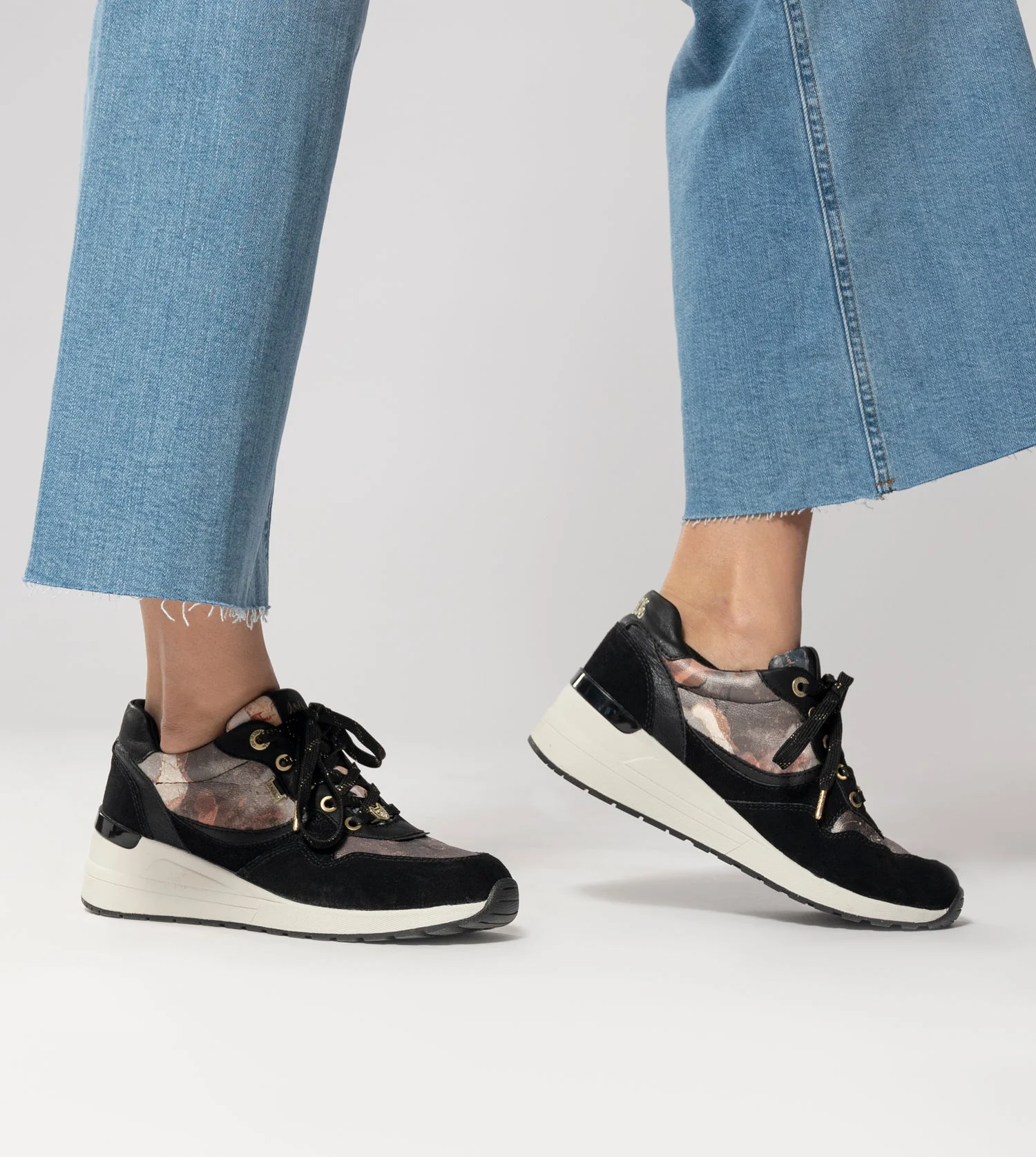 Black Padded Sports Sneakers with Wedge - Image 9