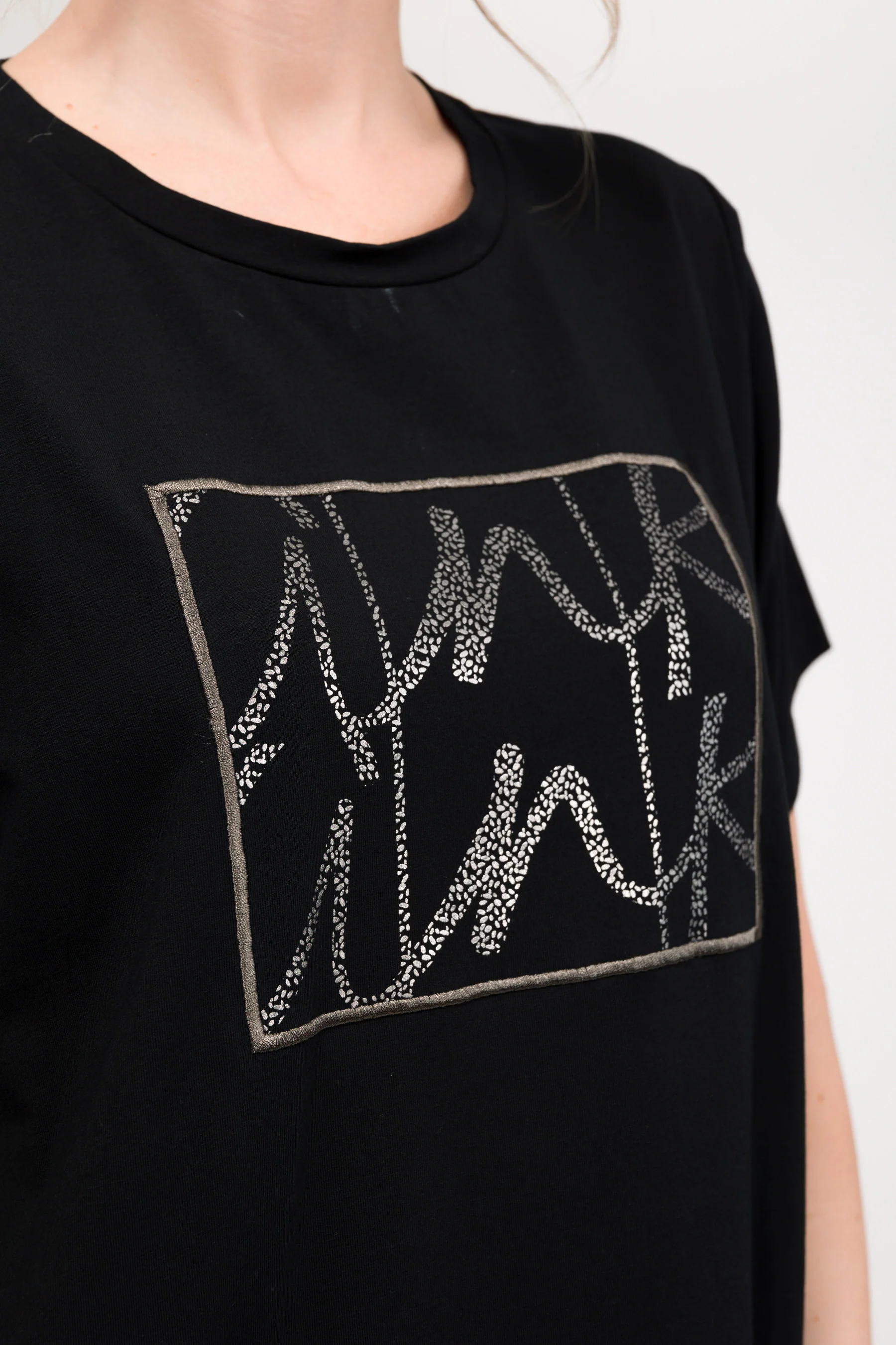 Black short-sleeve T-shirt - Image 5