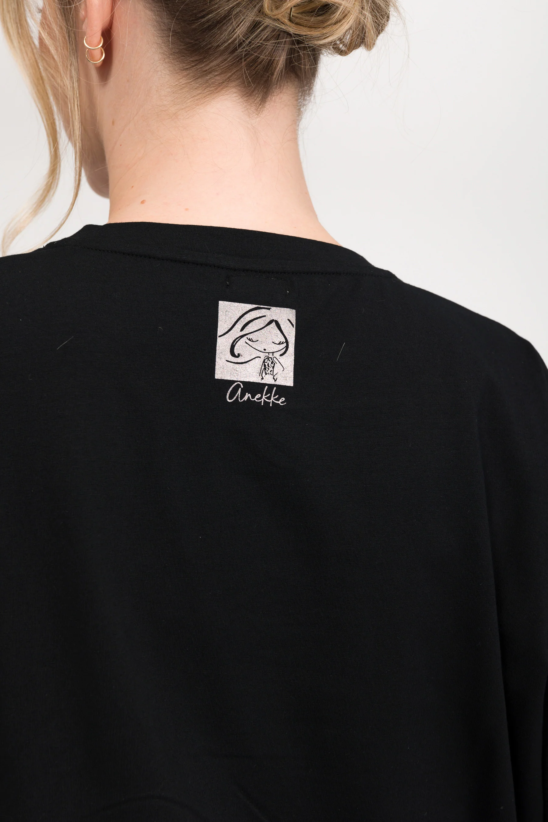 Black short-sleeve T-shirt - Image 6