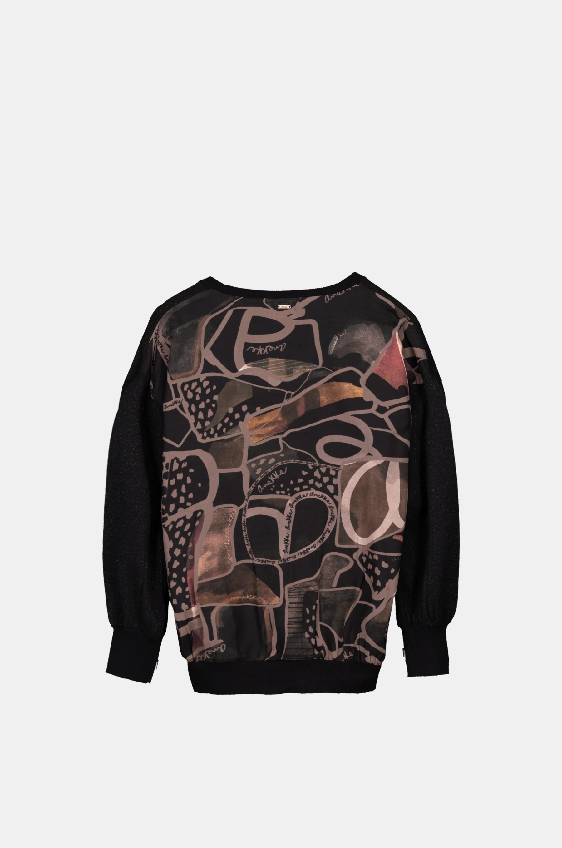 Black sweater with printed back - Image 2