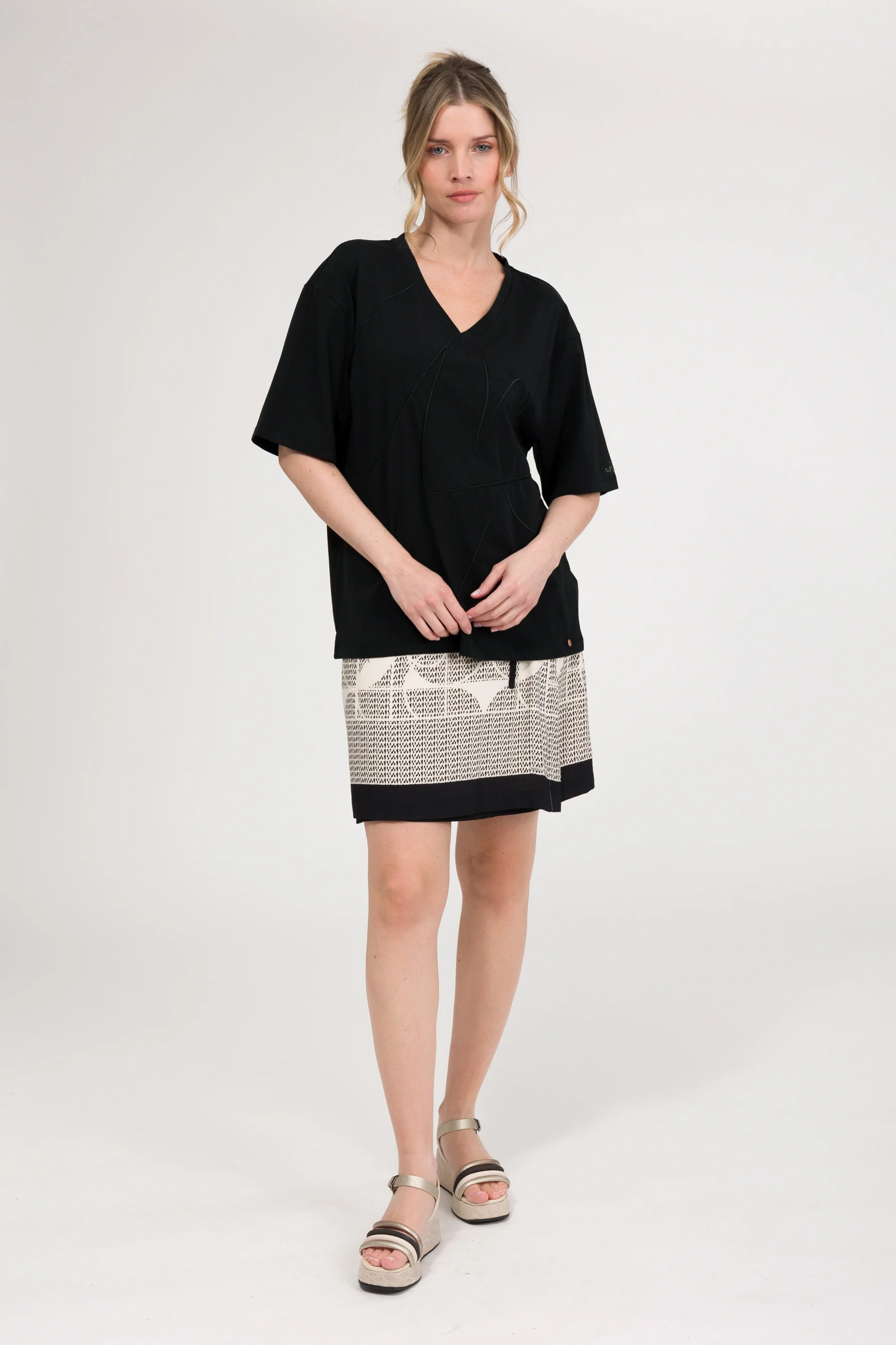 Black T-shirt - Image 4