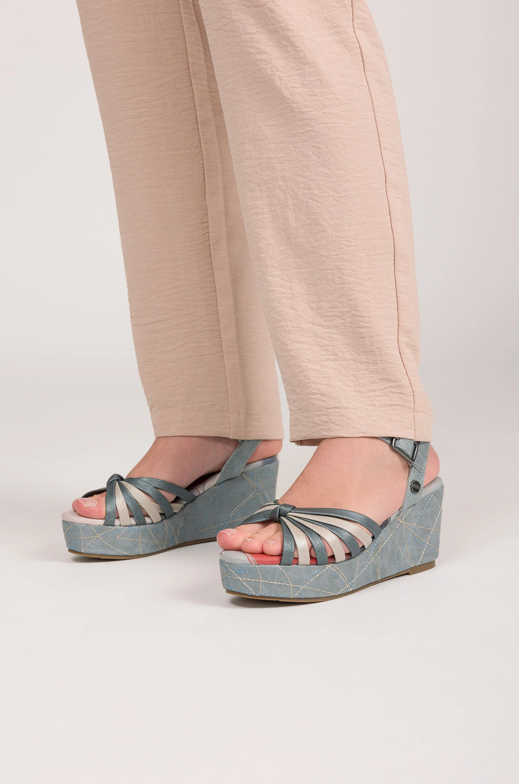 Blue Auralis crossover sandals - Image 4