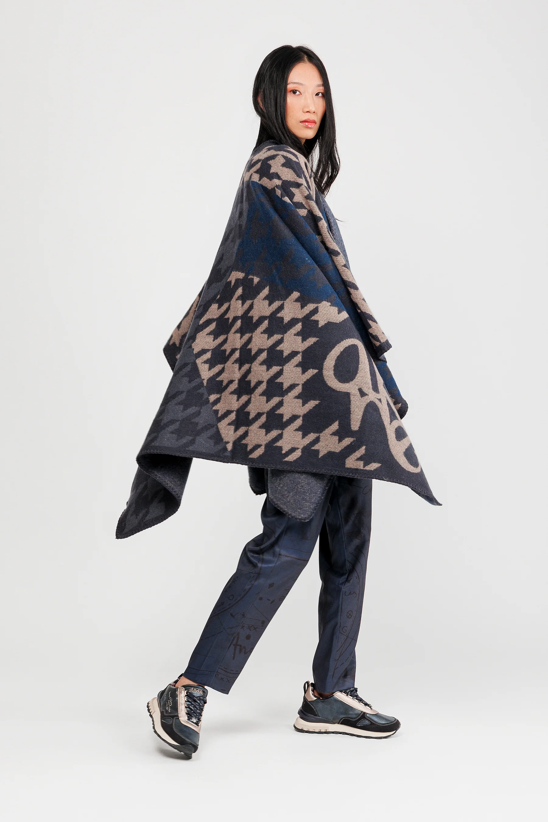 Blue & beige poncho - Image 3