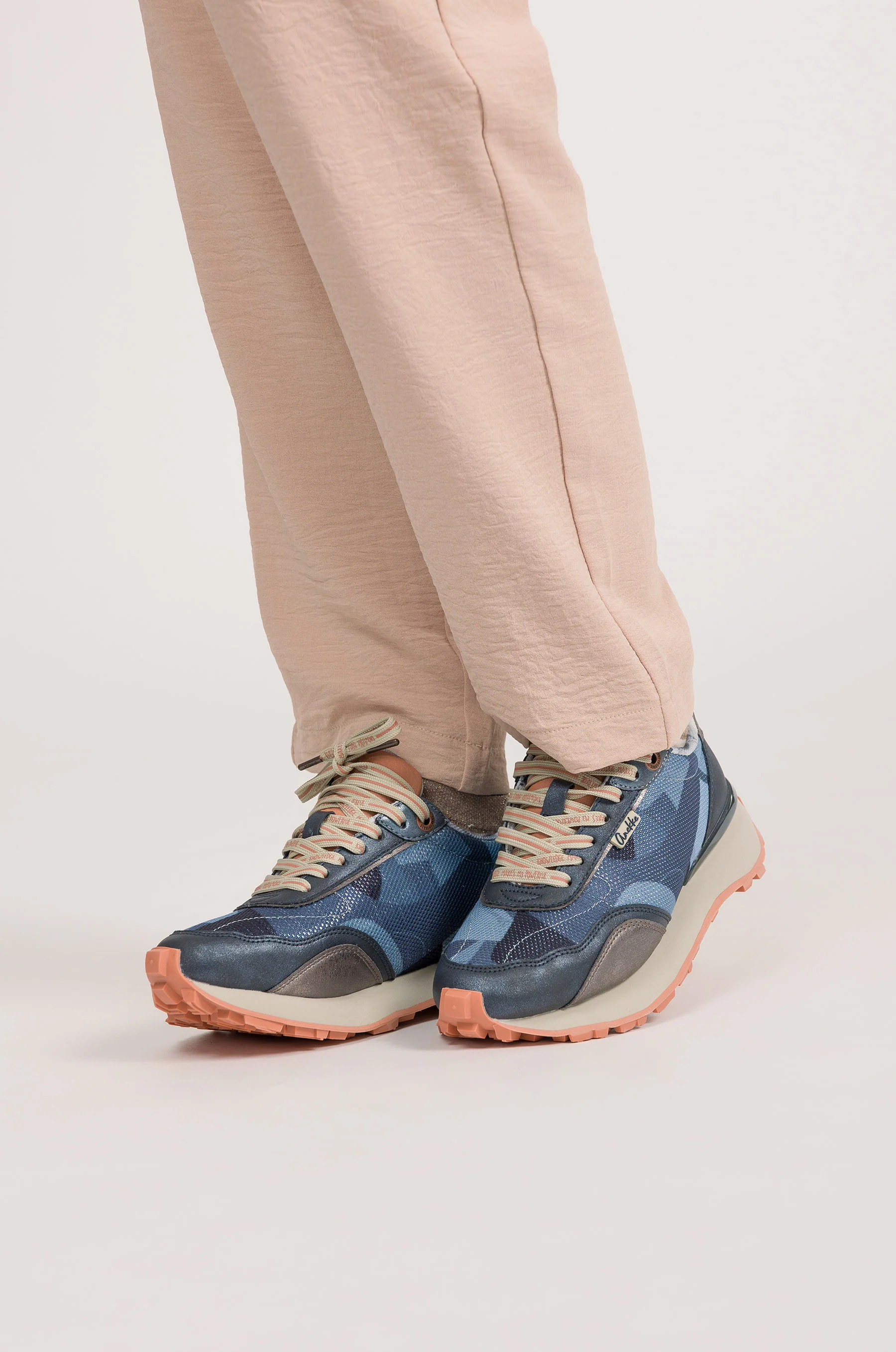 Blue sneakers - Image 4