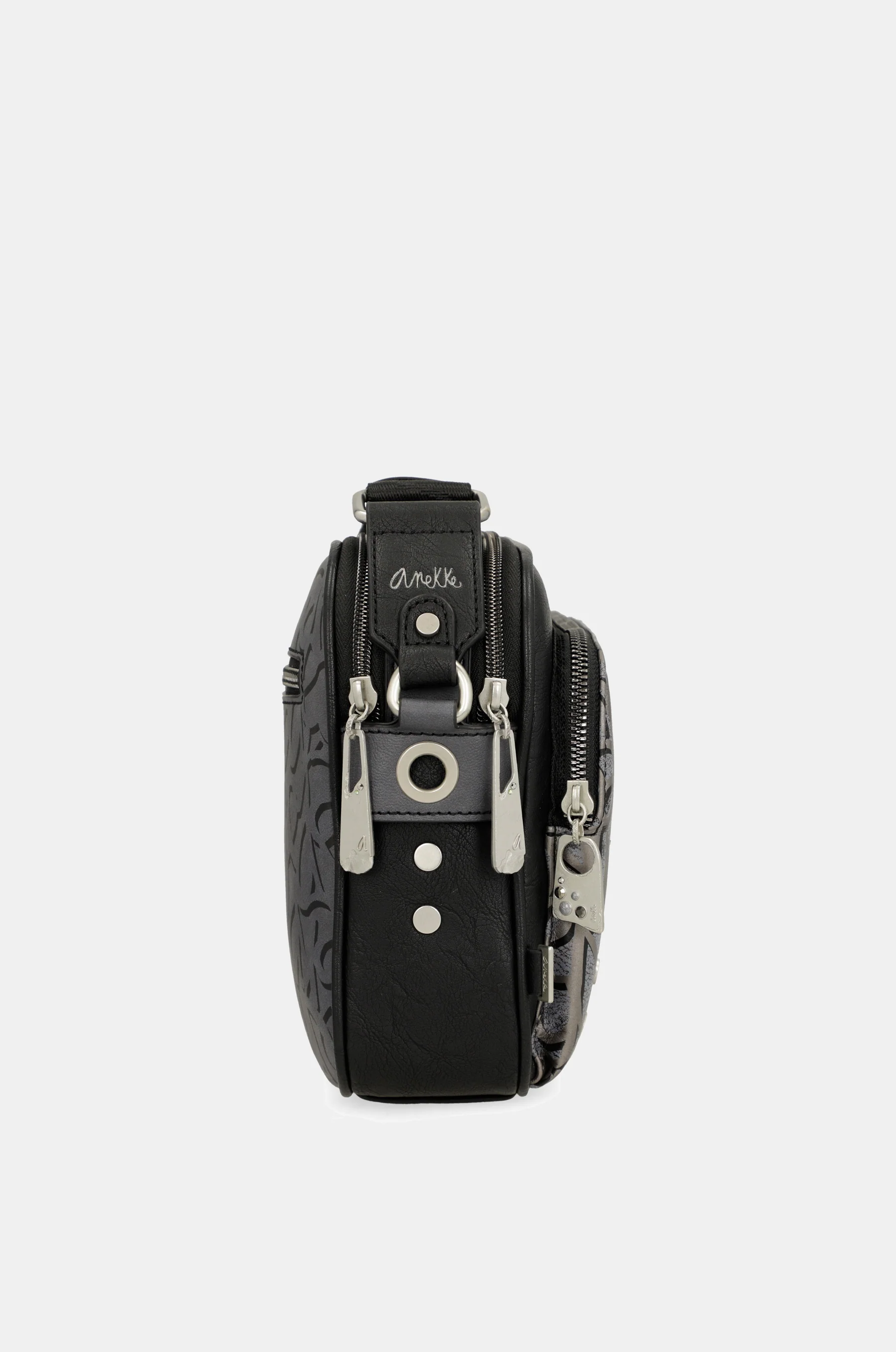 Crust medium crossbody bag with pockets - Image 3