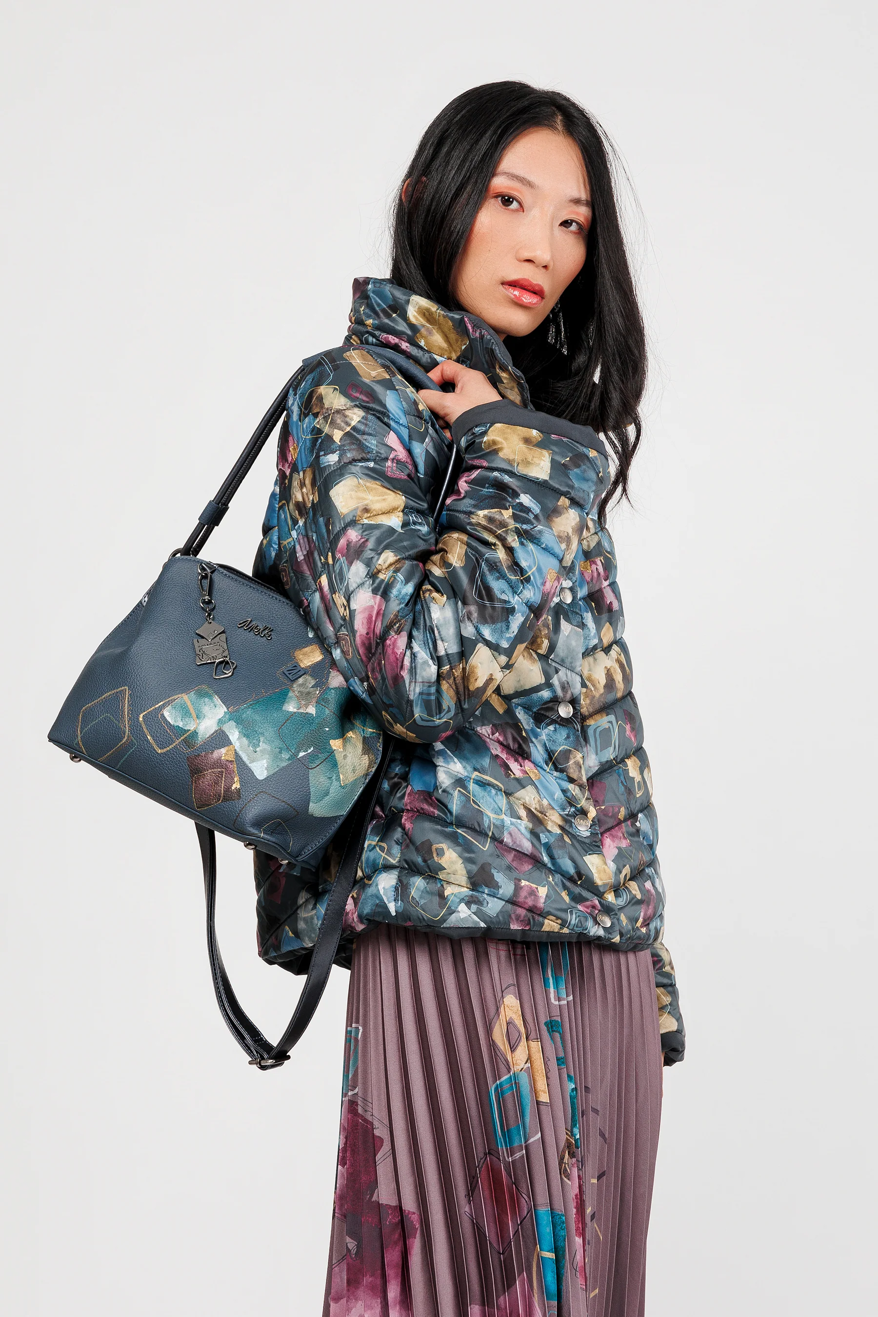 Evolution shoulder bag with shoulder strap