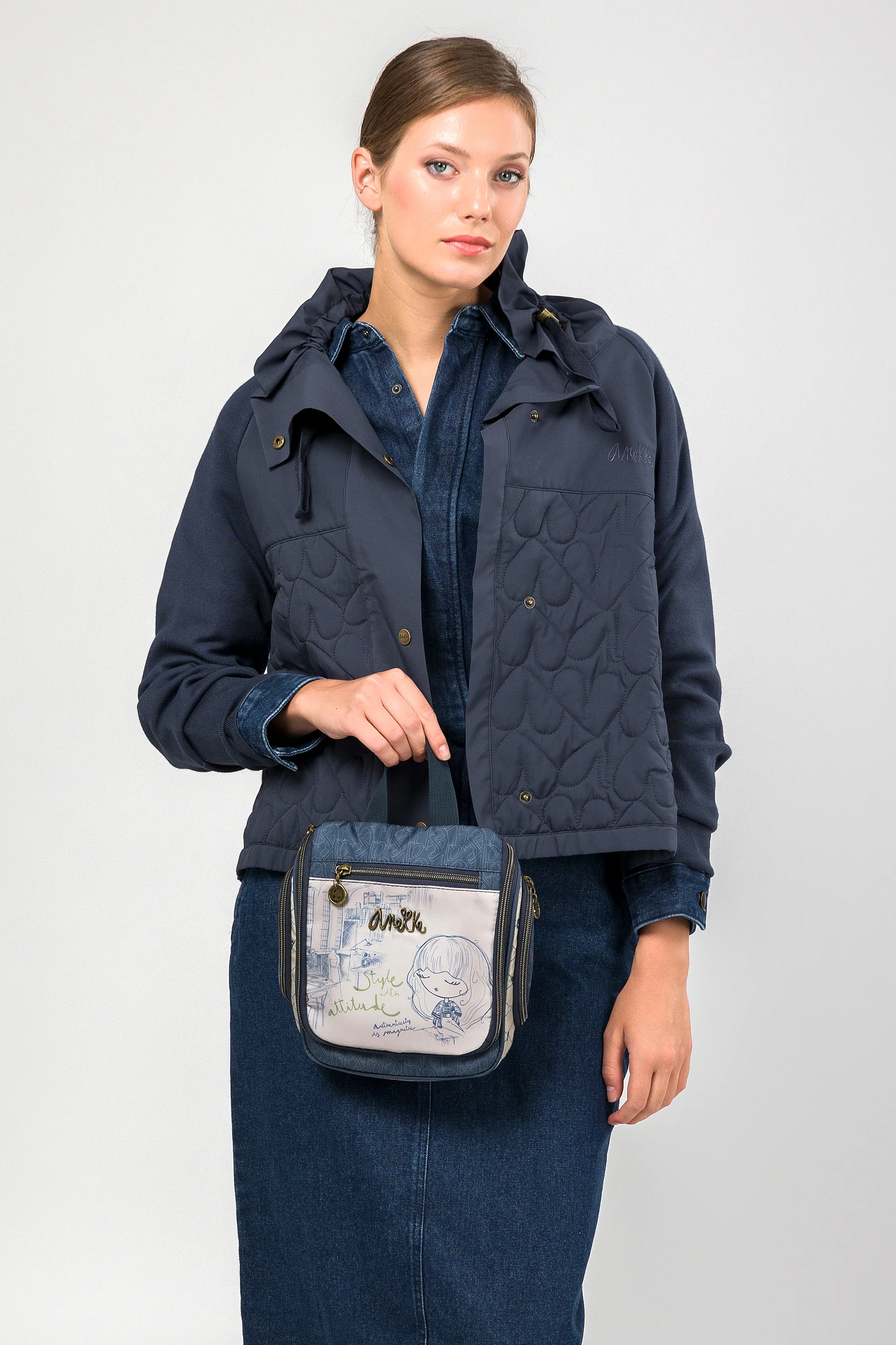 Extendable travel toiletry bag - Image 2