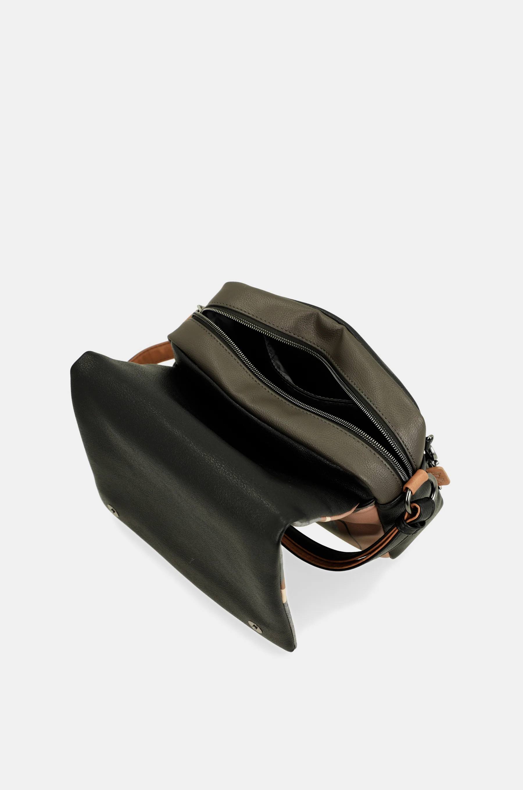 Heartbeat crossbody bag with flap - Image 4