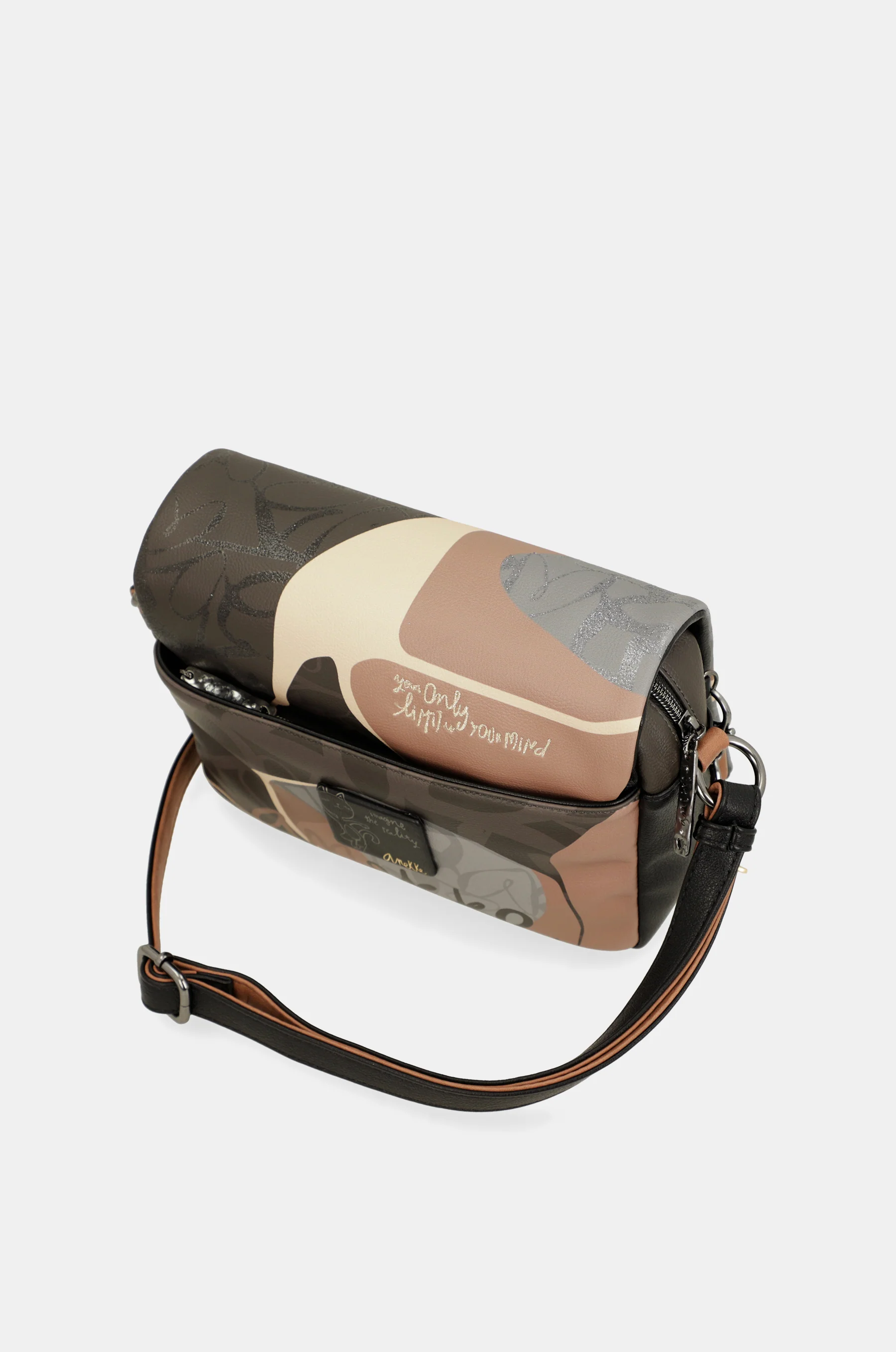 Heartbeat crossbody bag with flap - Image 6