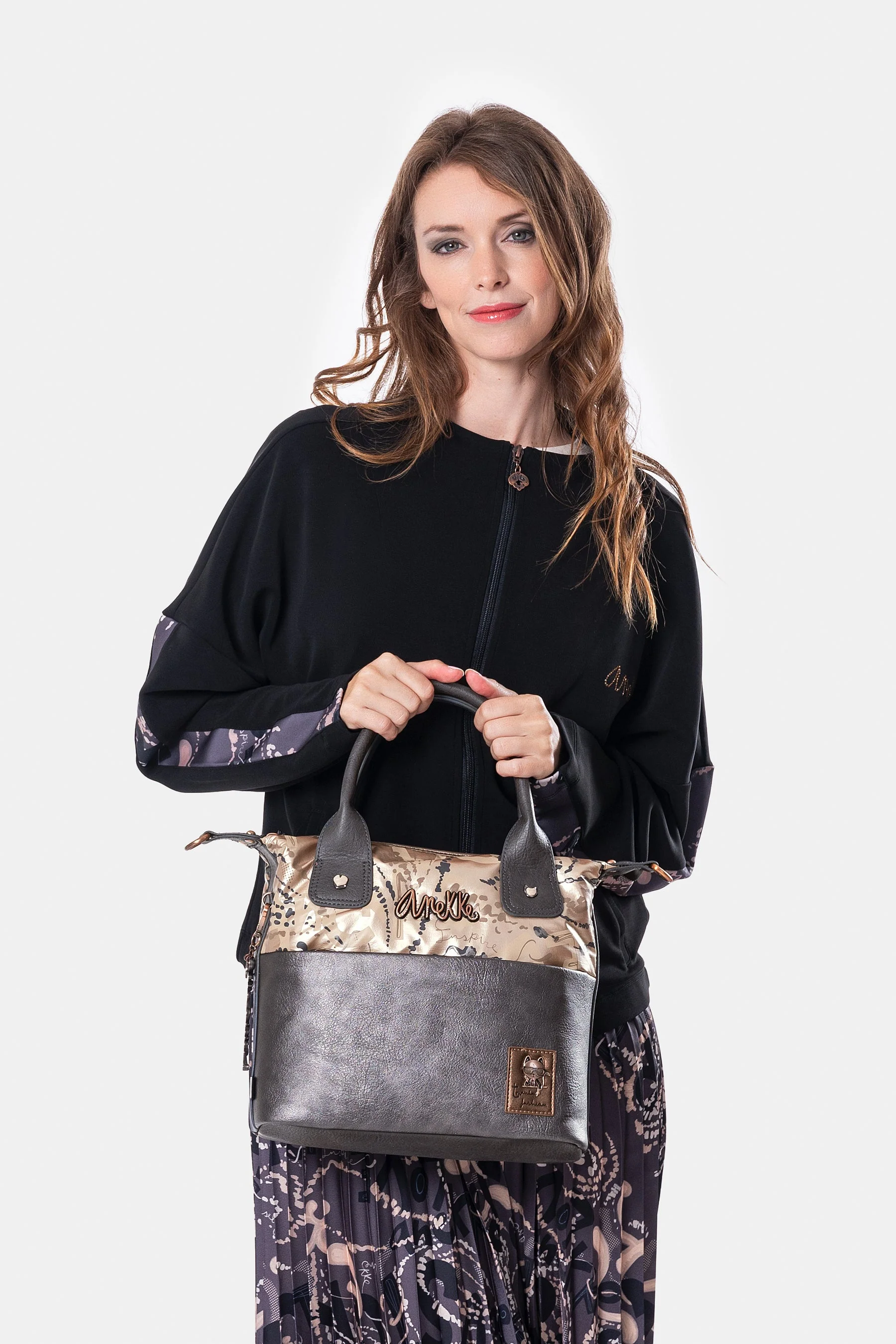 Intentions handle bag with shoulder strap - Image 2