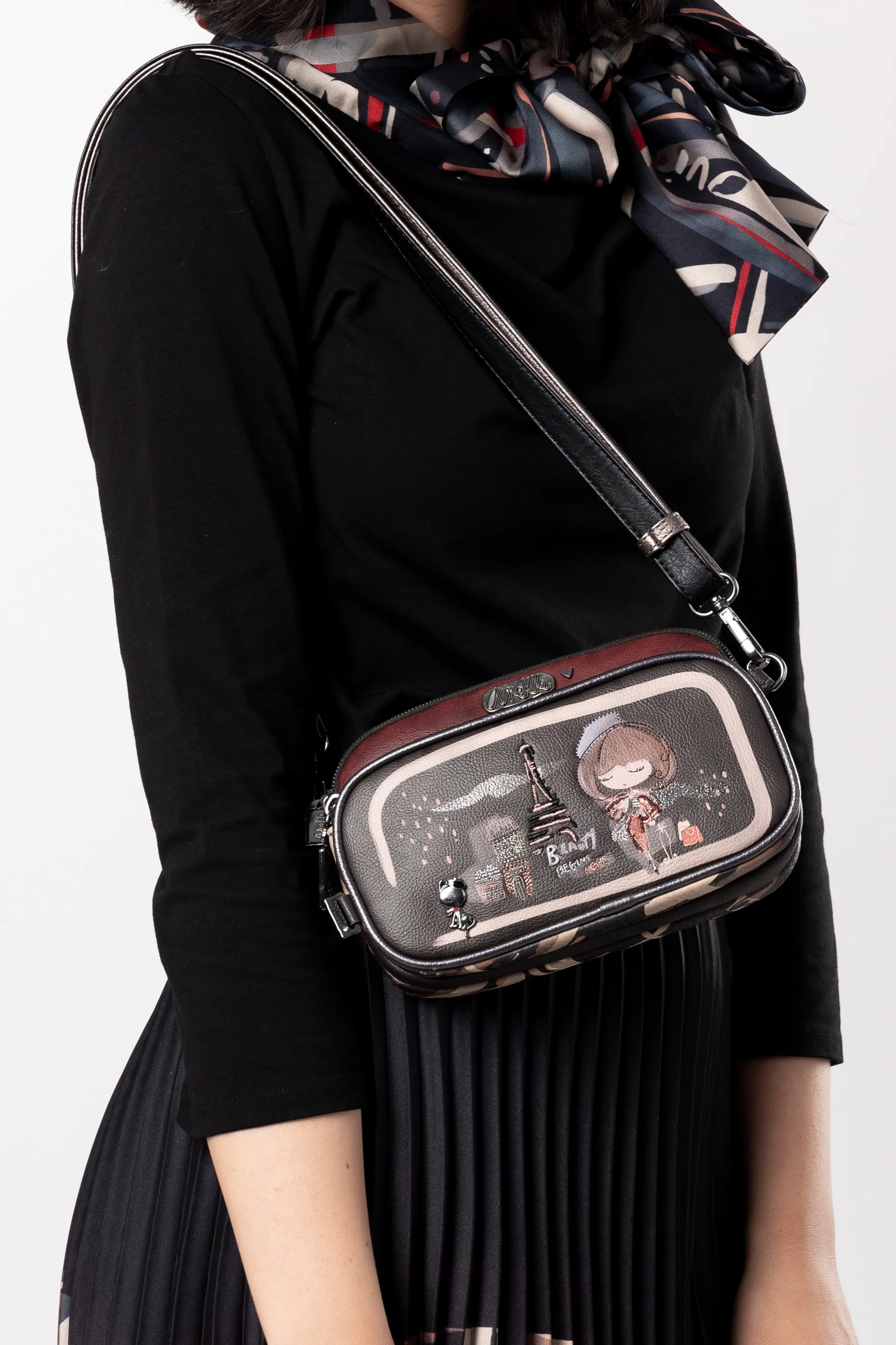 Mademoiselle crossbody bag with front pocket - Image 2