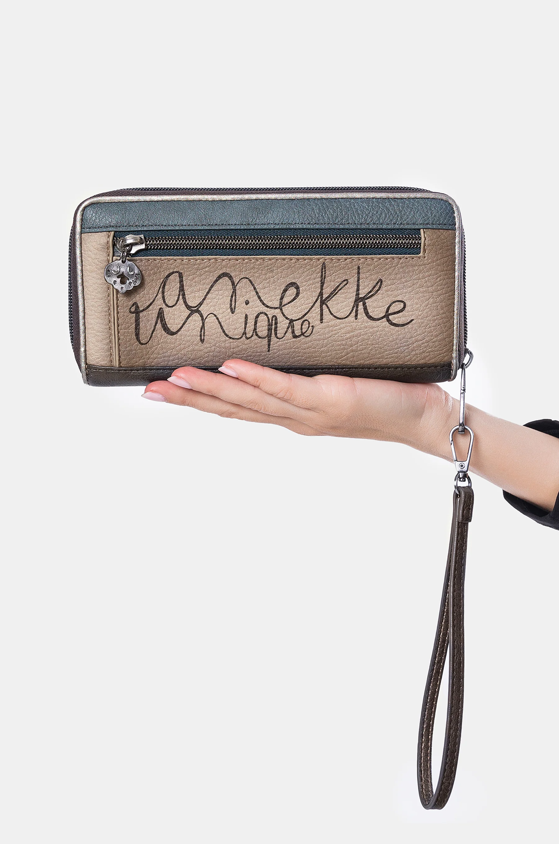 Manifesto large printed RFID wallet - Image 6