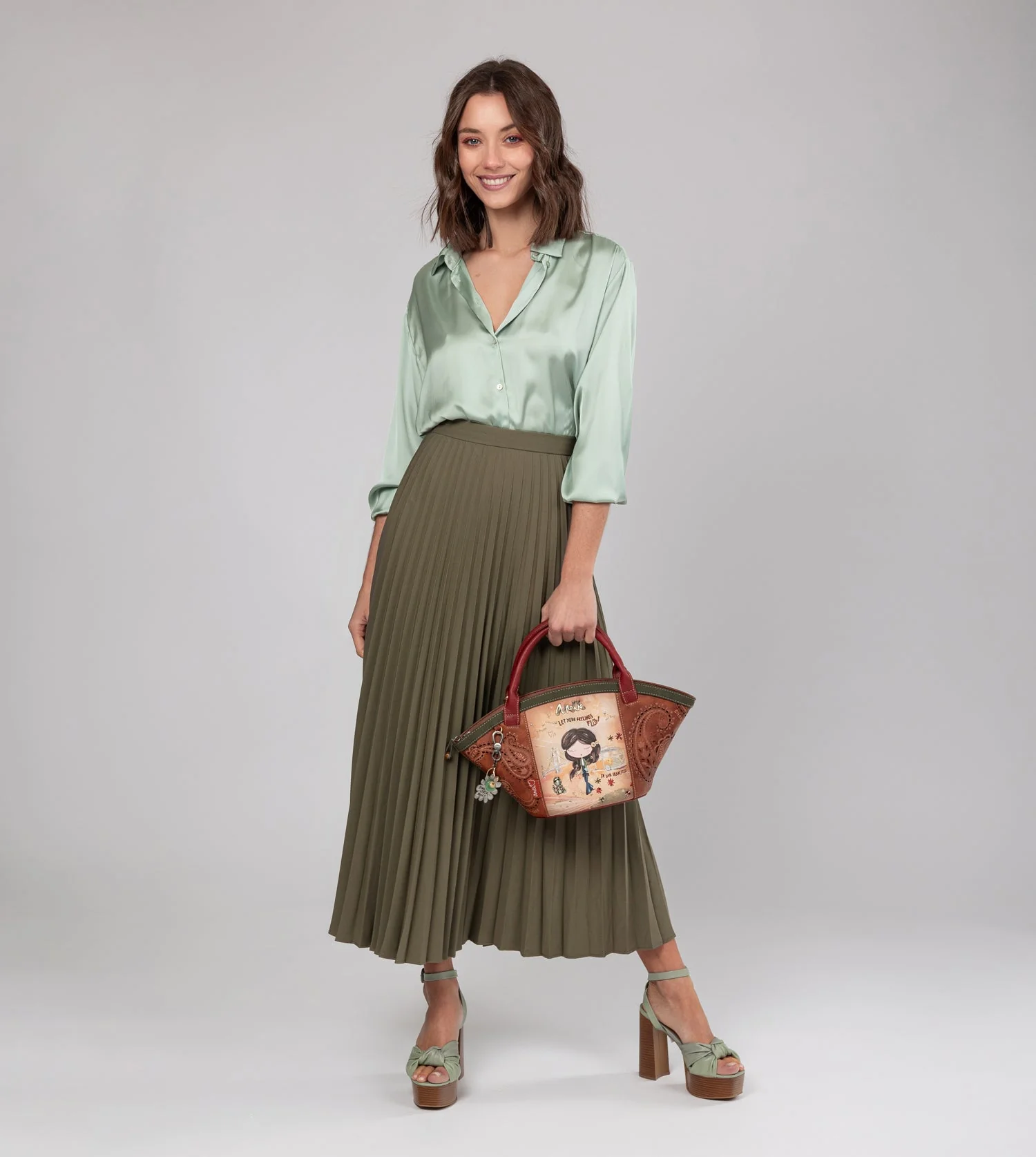 Peace & Love camel basket bag - Image 2
