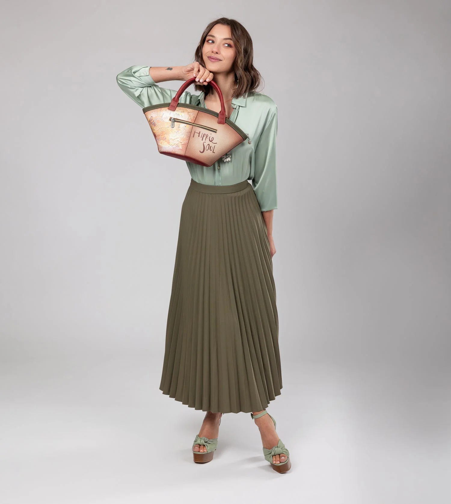 Peace & Love camel basket bag - Image 6