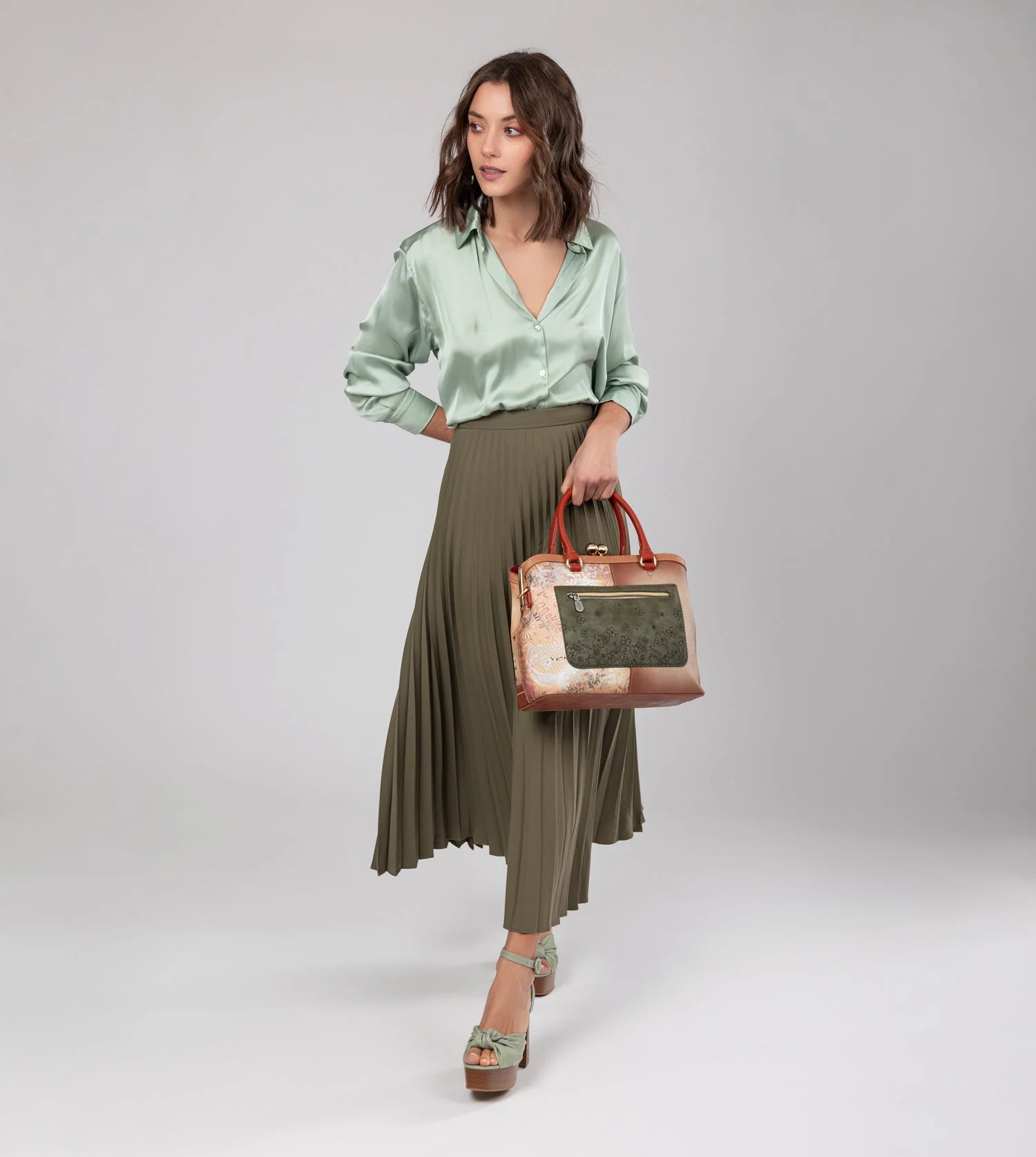 Peace & Love camel kiss clasp bag - Image 6
