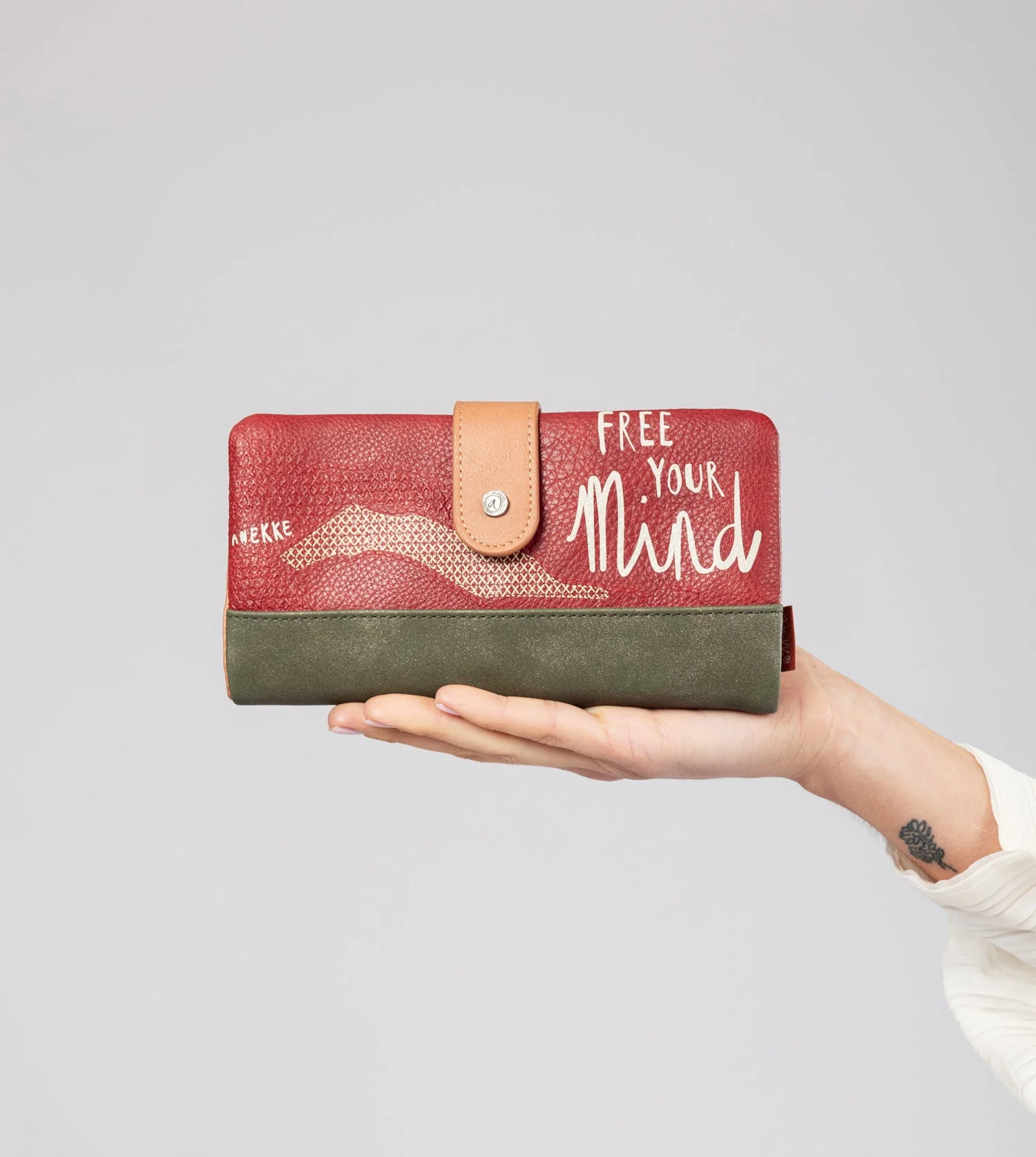Peace & Love camel large RFID wallet - Image 9