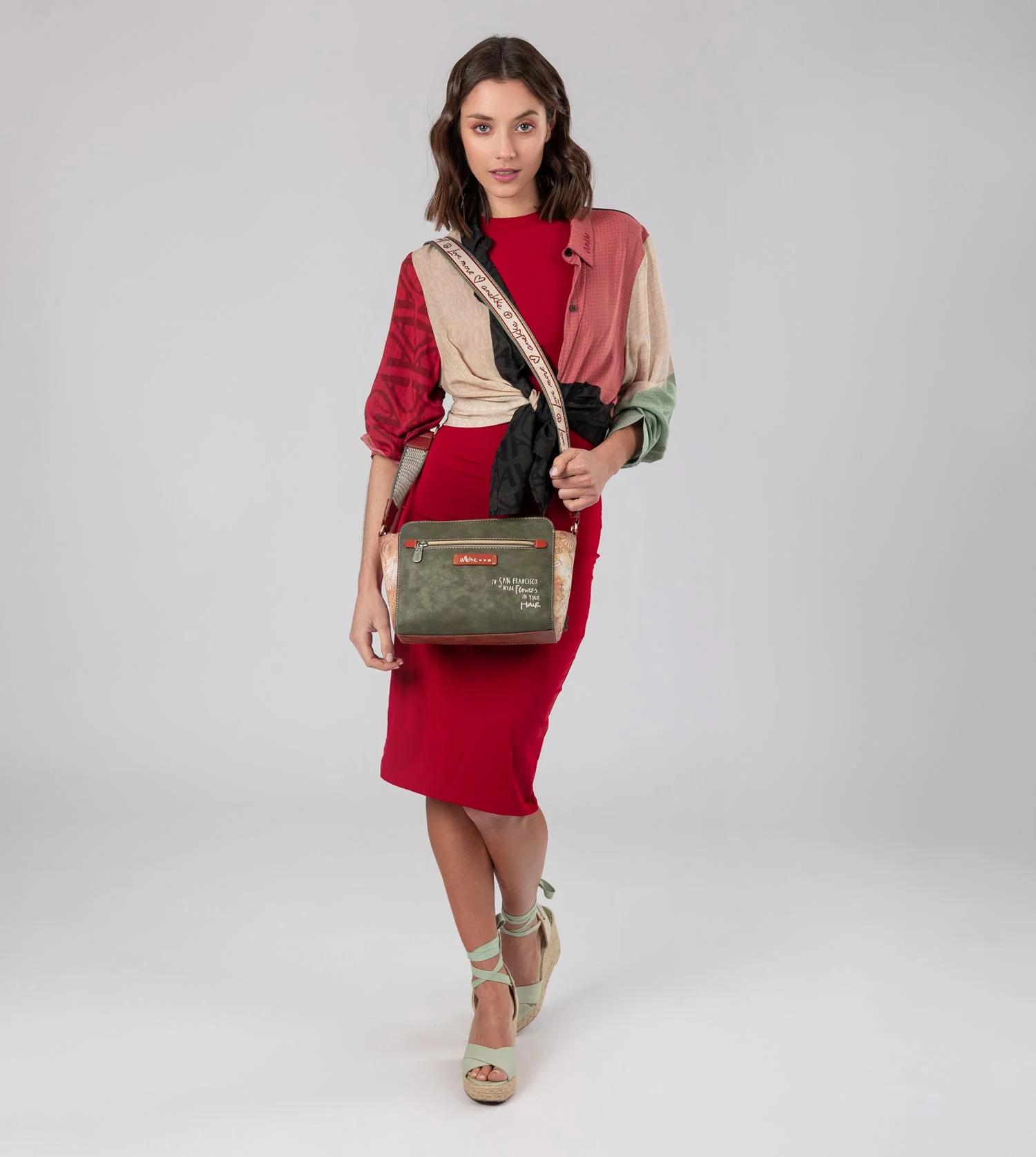 Peace & Love camel rectangular crossbody bag - Image 6