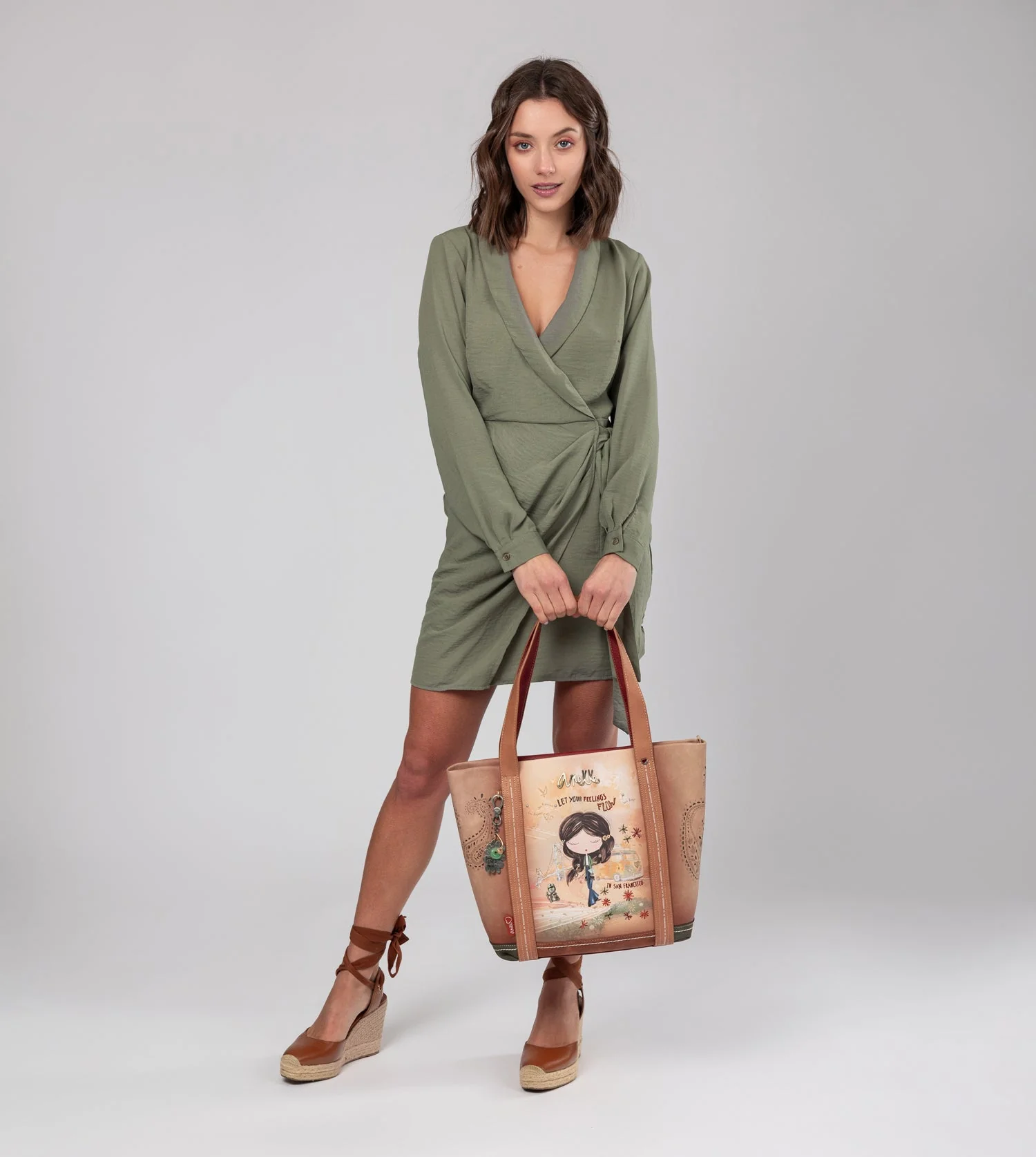 Peace & Love camel shopping bag - Image 2