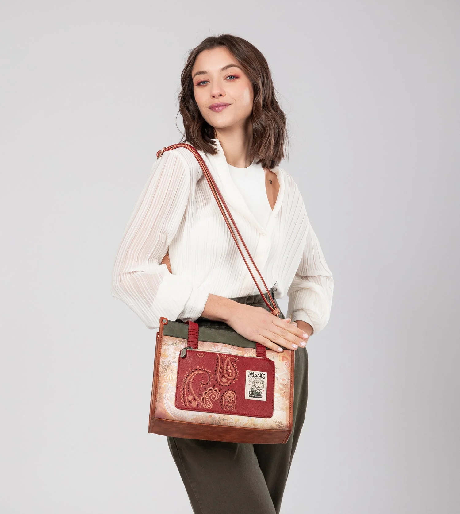 Peace & Love camel tote - Image 10