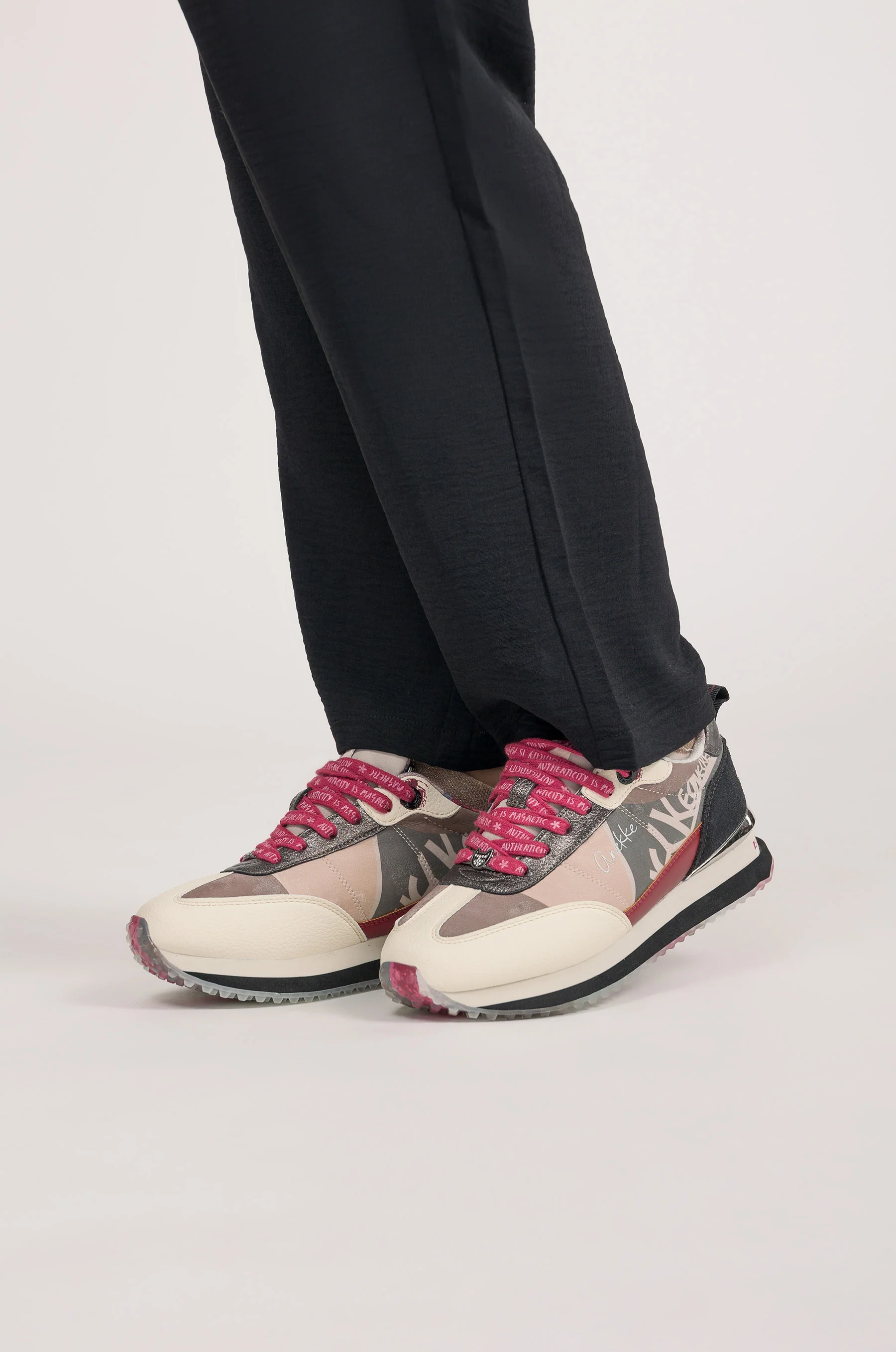 Pink and white sneakers - Image 2