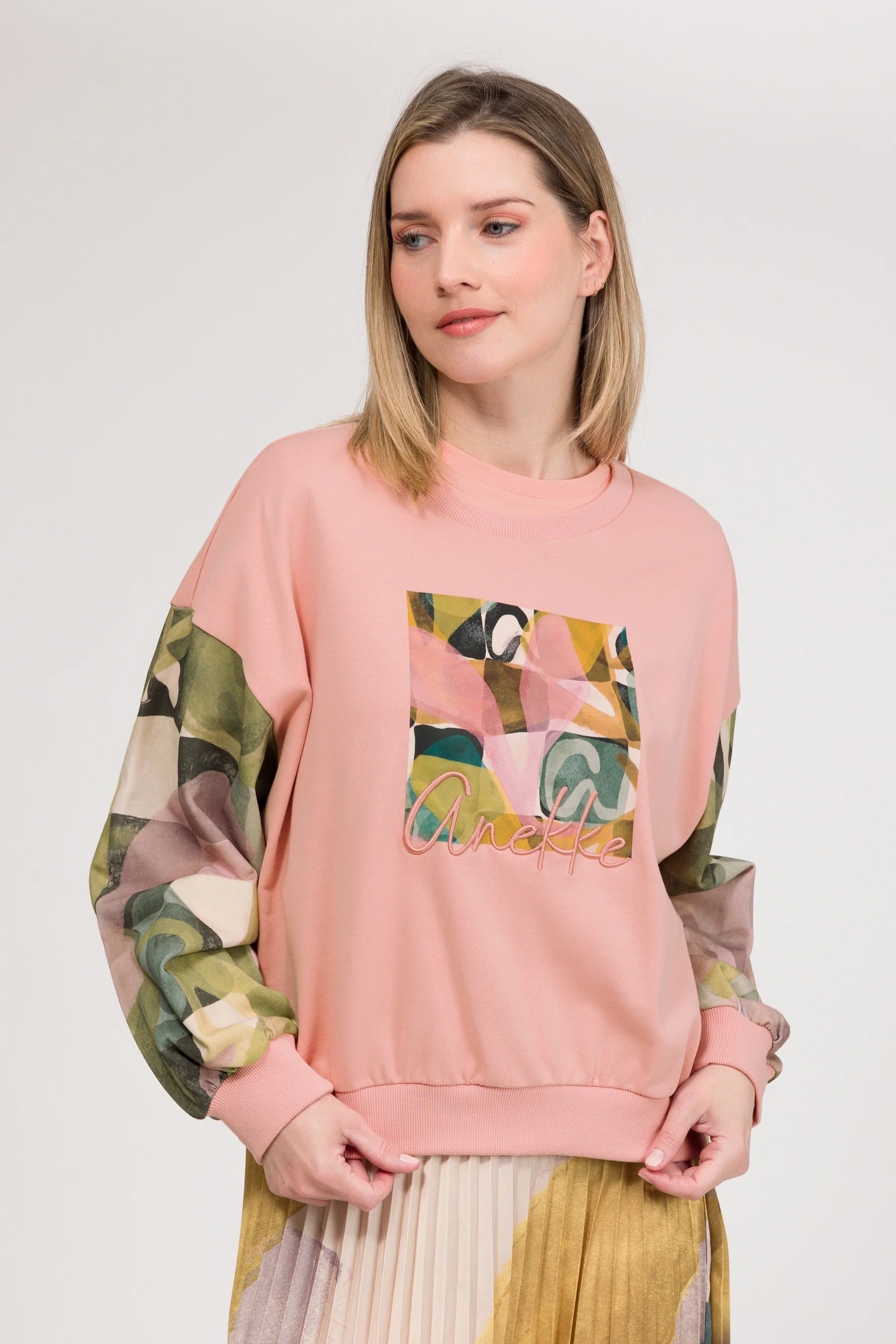 Pink long-sleeve sweatshirt - Image 2