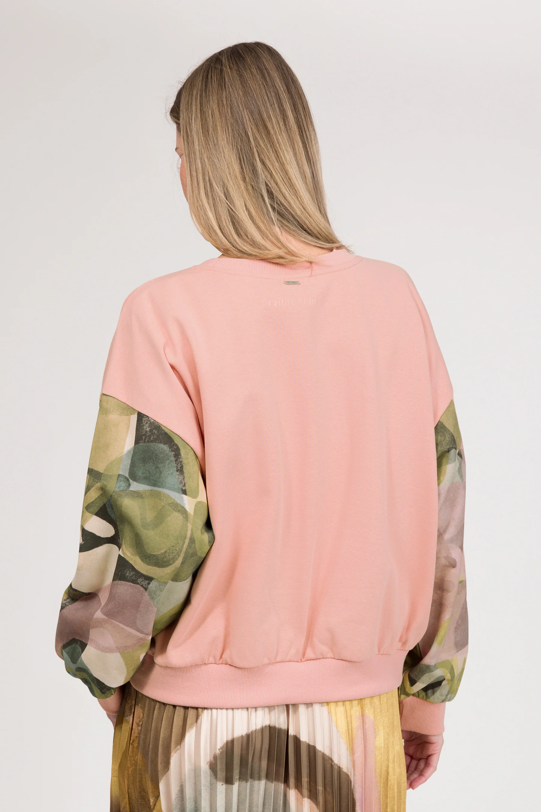 Pink long-sleeve sweatshirt - Image 3