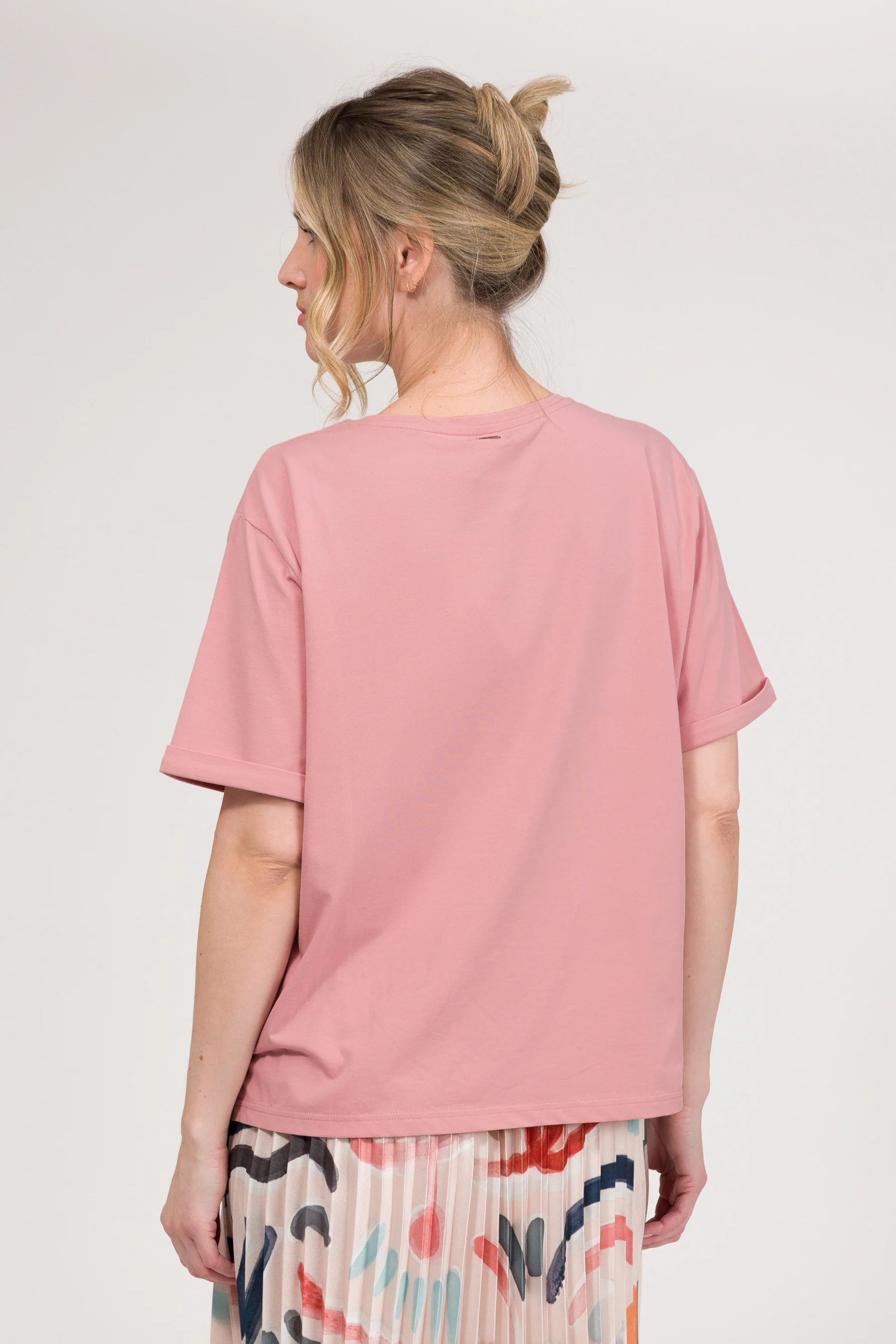 Pink short-sleeve T-shirt with logo - Image 4