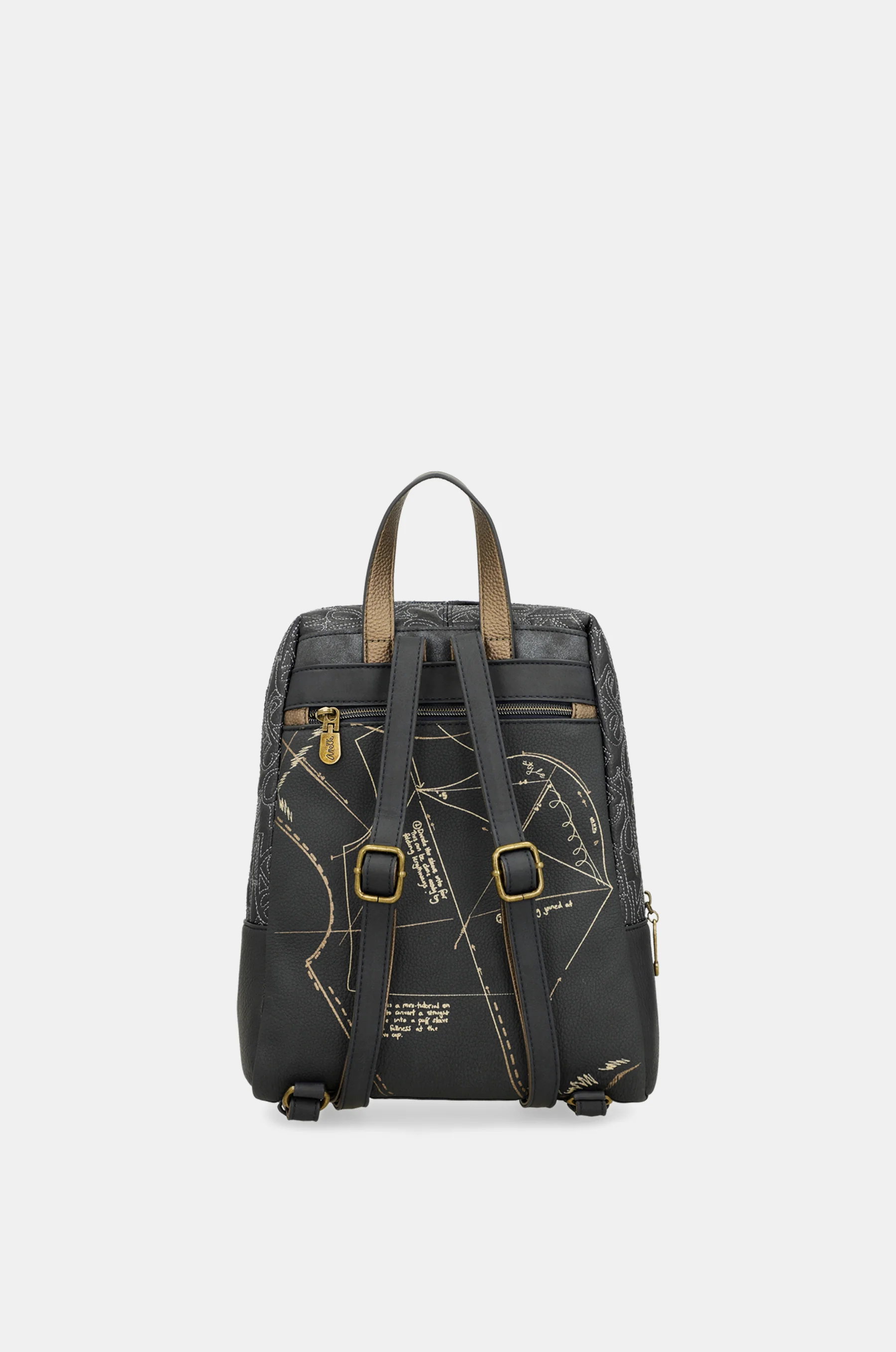 Studio backpack for leisure use - Image 3