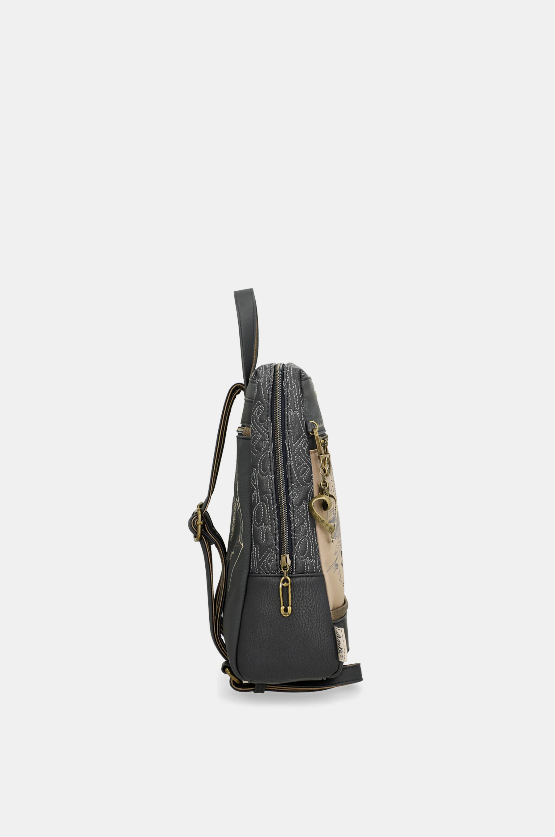 Studio backpack for leisure use - Image 5