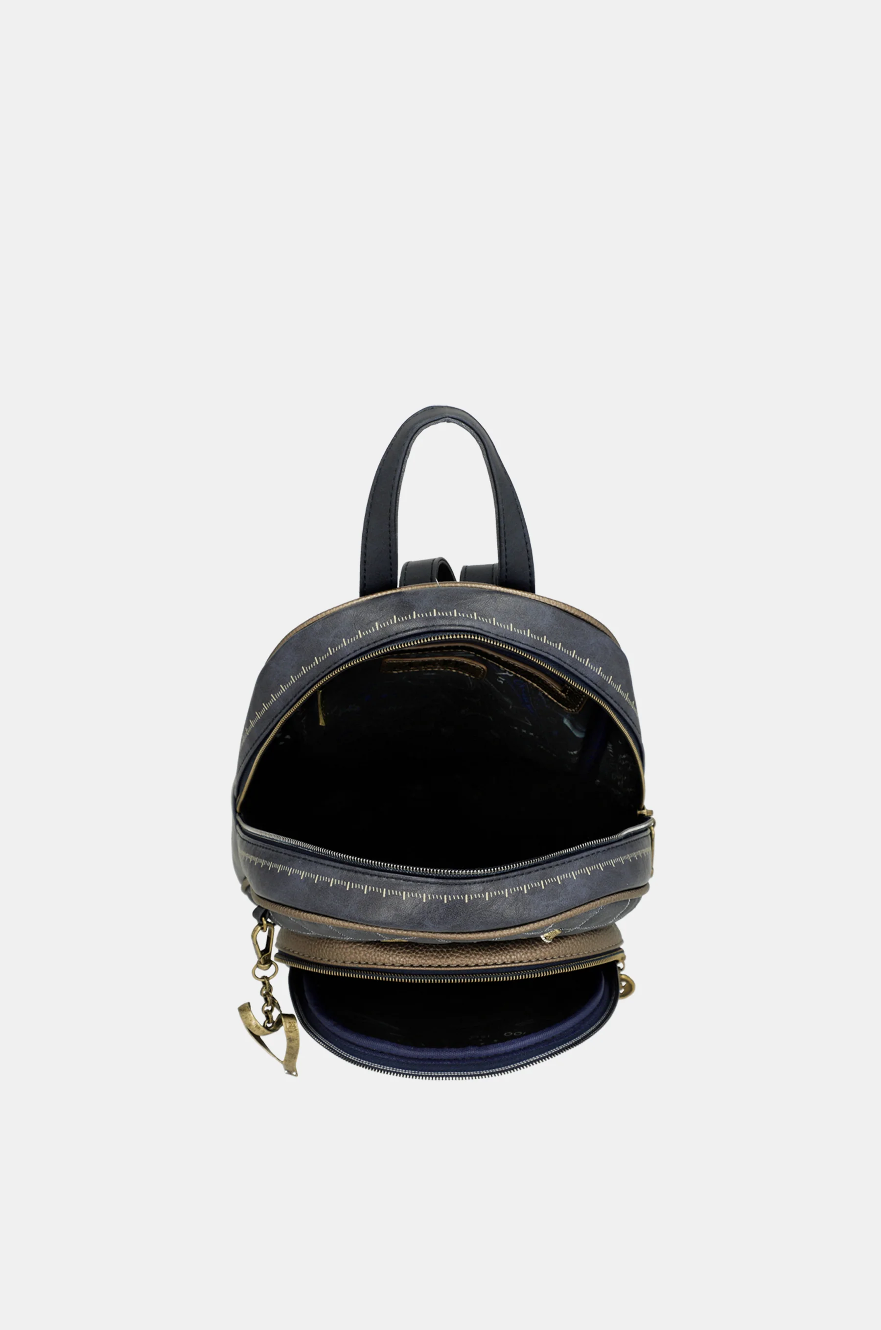 Studio backpack with front pocket - Image 5