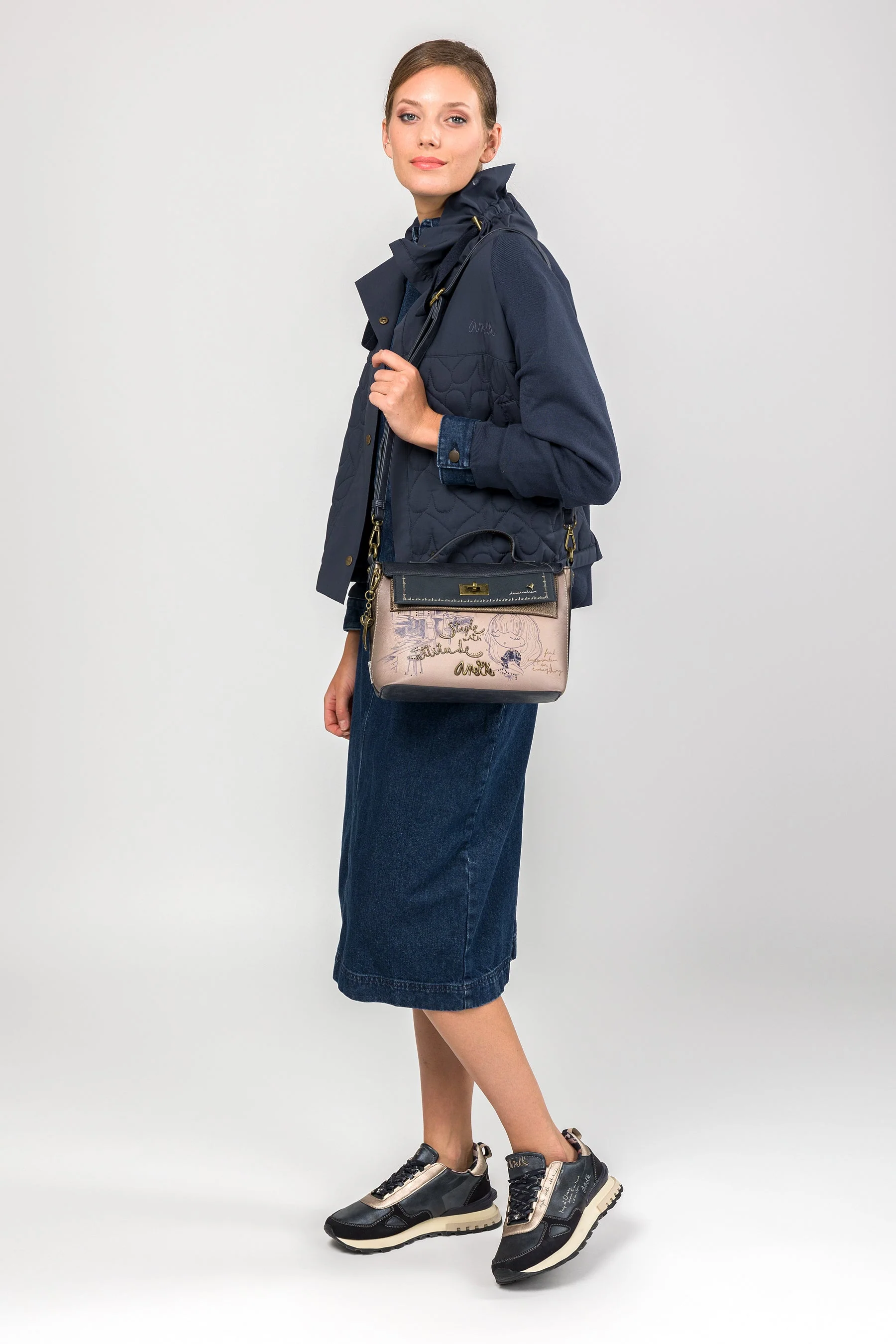 Studio crossbody bag with flap and short handle - Image 3