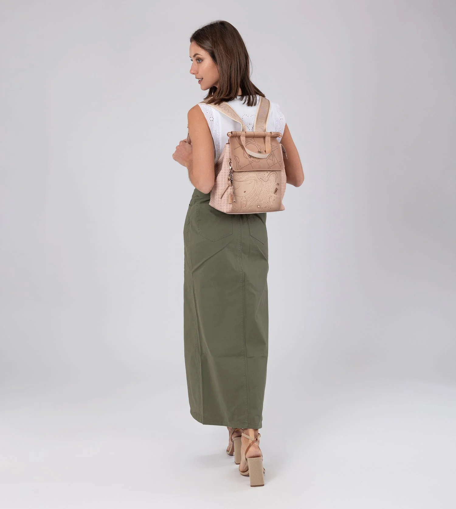 Studio nude backpack with flap - Image 2