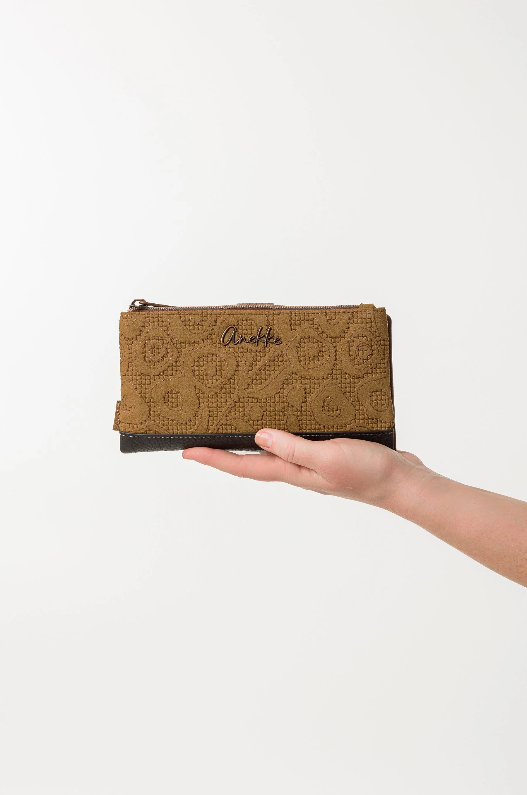 Large soft wallet Camel