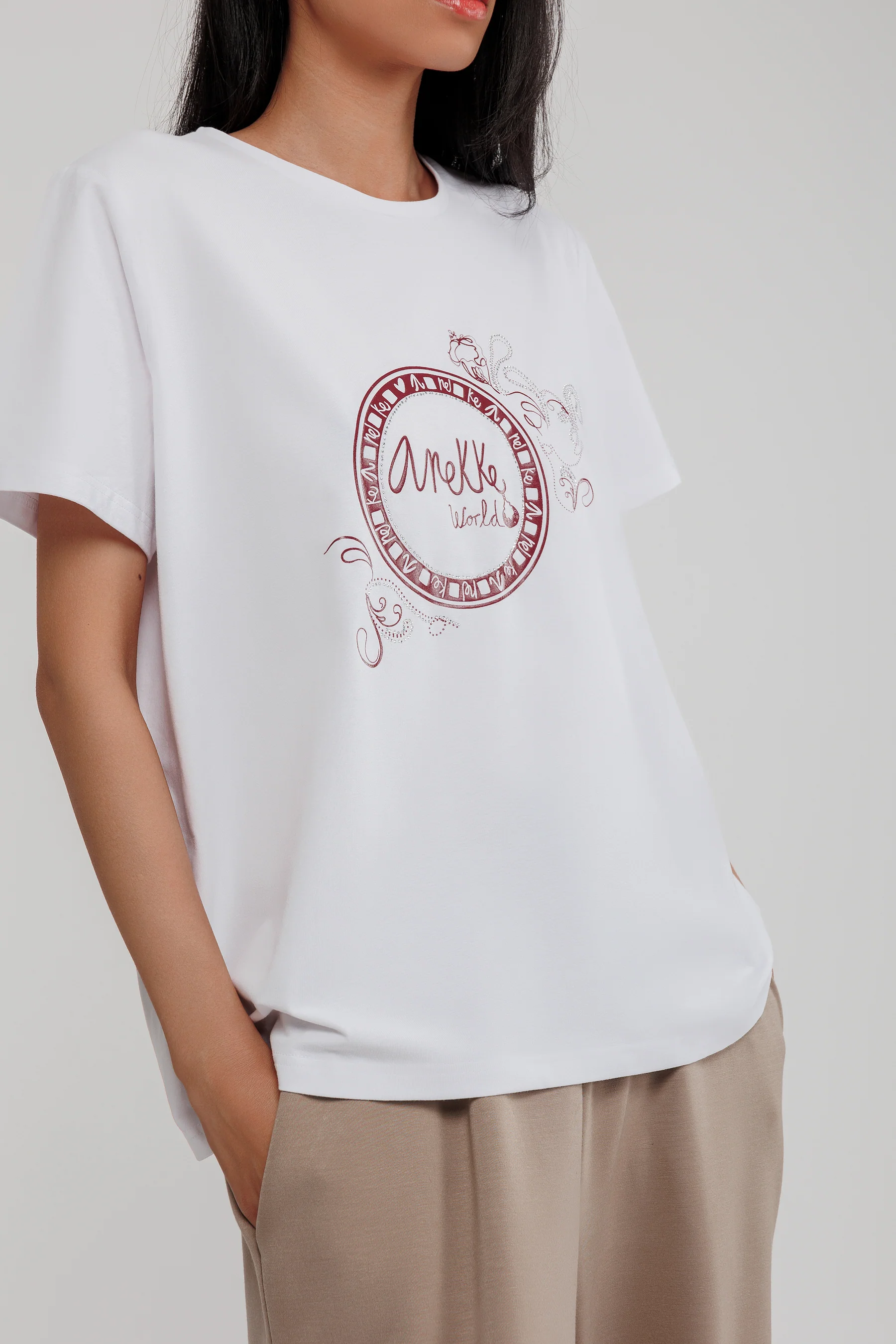 White short sleeve T-shirt with silver detail - Image 2